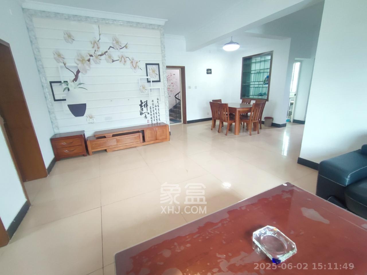 中南汽车世界 3室2厅1卫 1200.0元/月 中南汽车世界 3室2厅1卫 1200.0元/月室内图