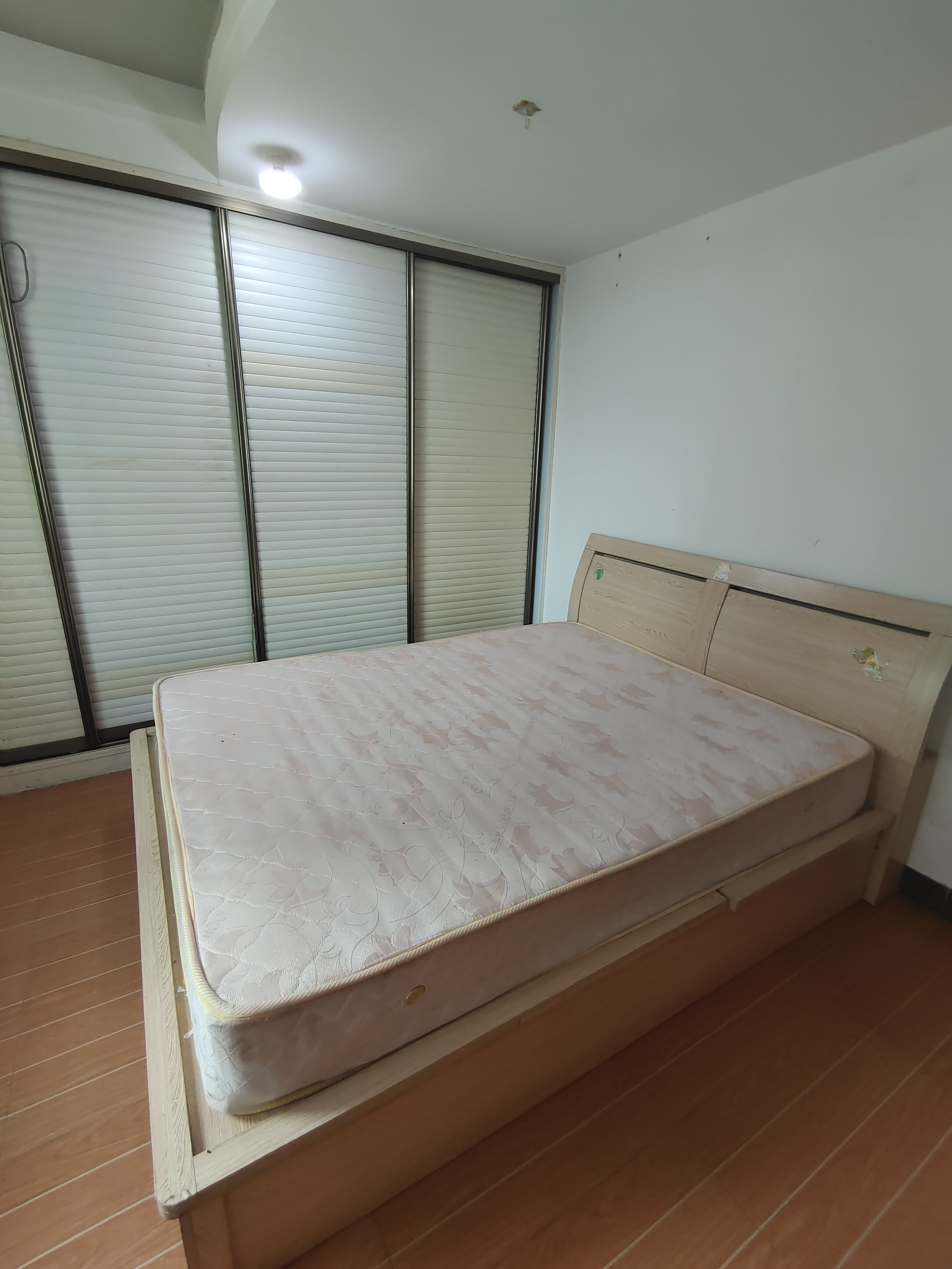 金银广场  3室2厅2卫   2600.00元/月室内图