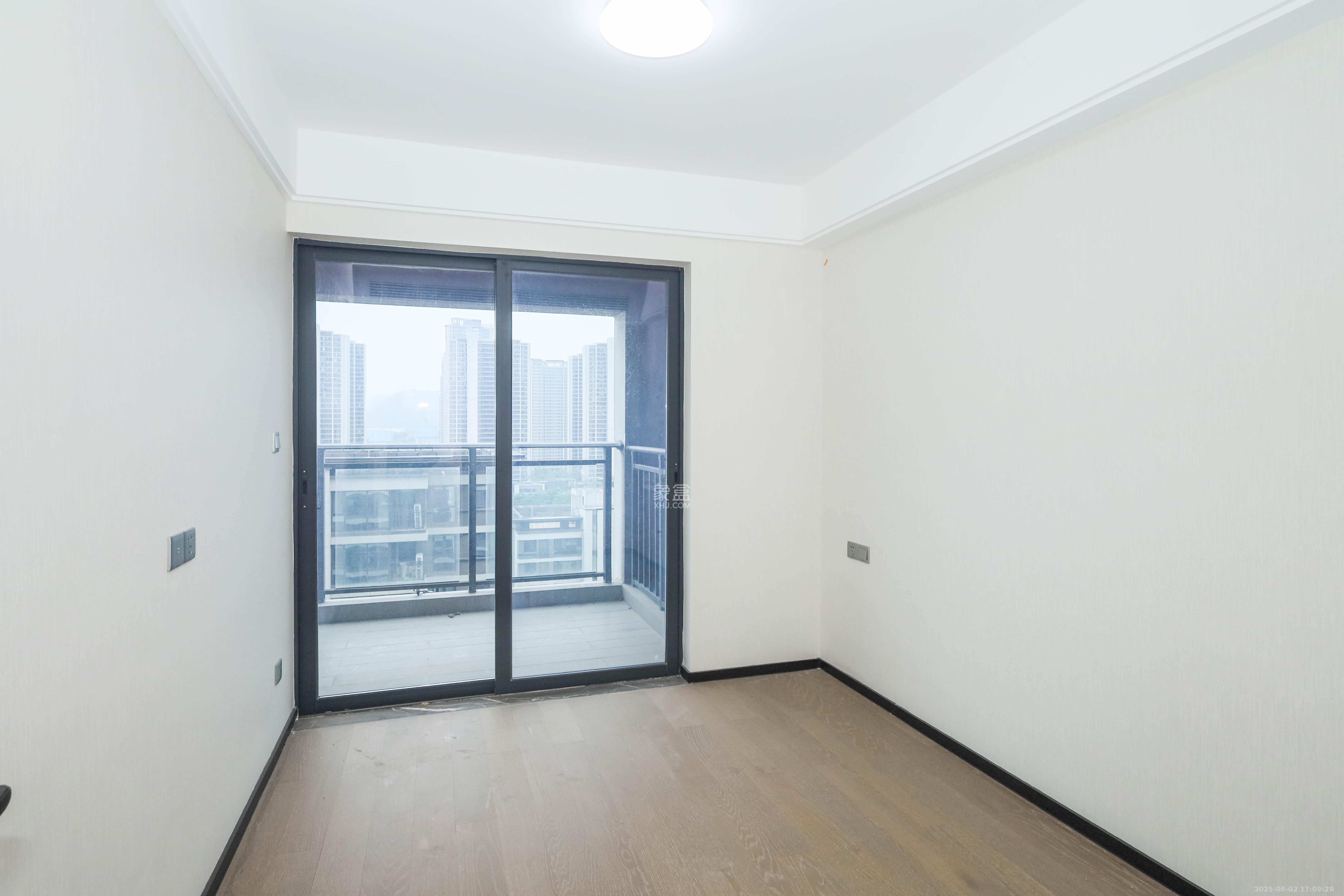 中海麓山境北区  4室2厅2卫    178.0万卧室