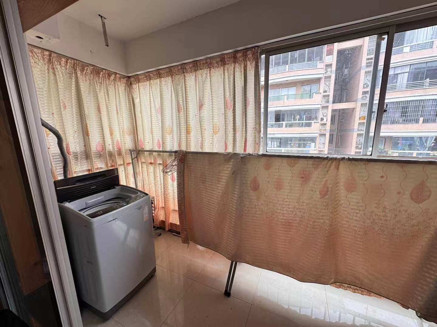 宇元万向城  3室2厅1卫   1800.00元/月室内图