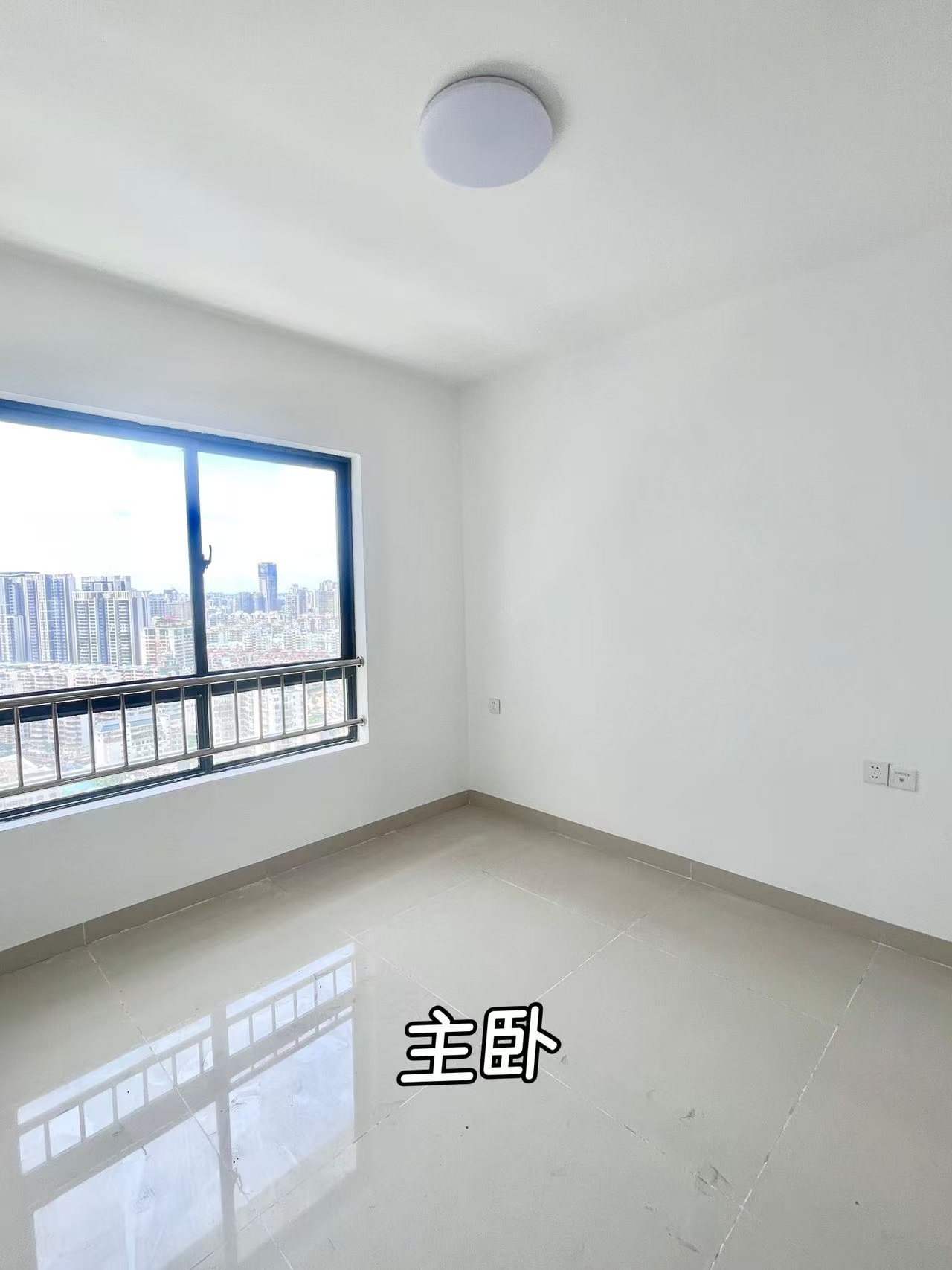 龙城新景  3室2厅2卫   2600.00元/月室内图