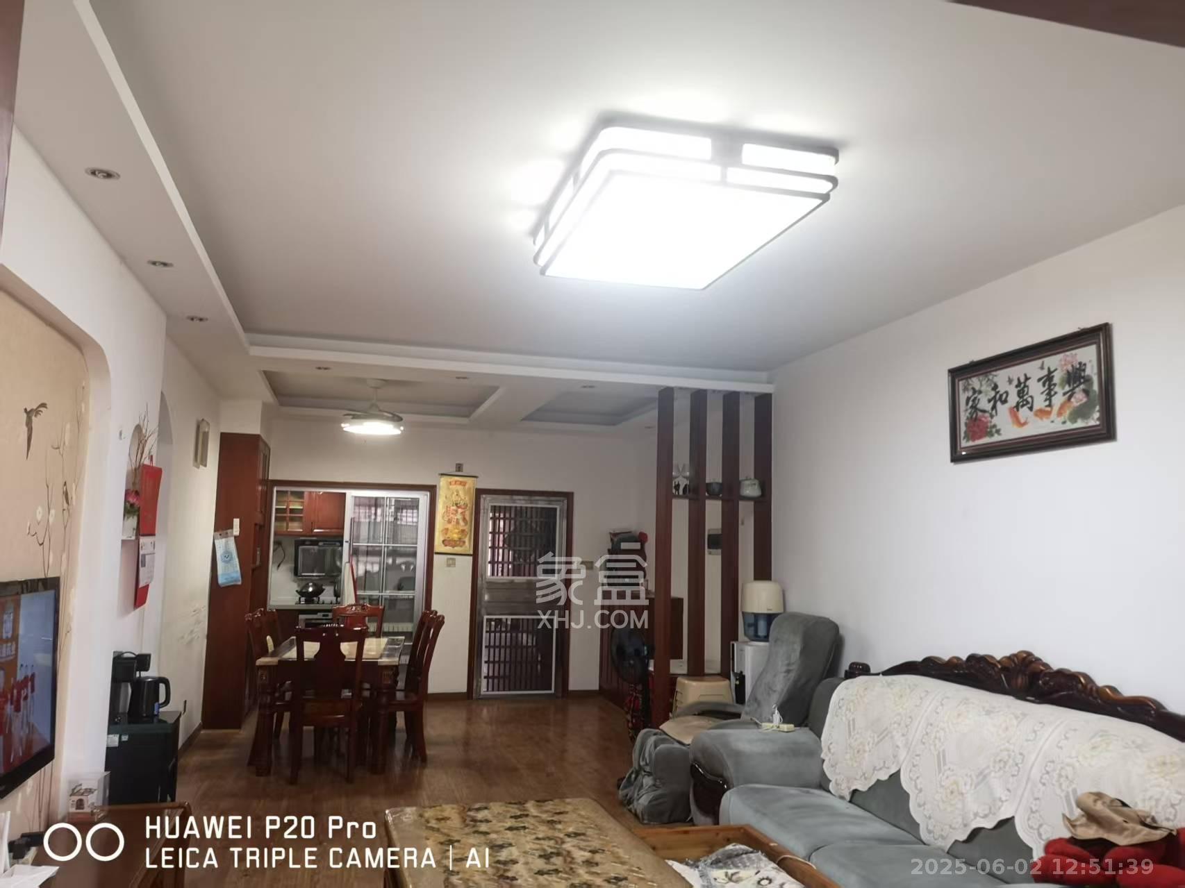 蟠龙欣苑 3室2厅2卫 2000.0元/月 蟠龙欣苑 3室2厅2卫 2000.0元/月室内图