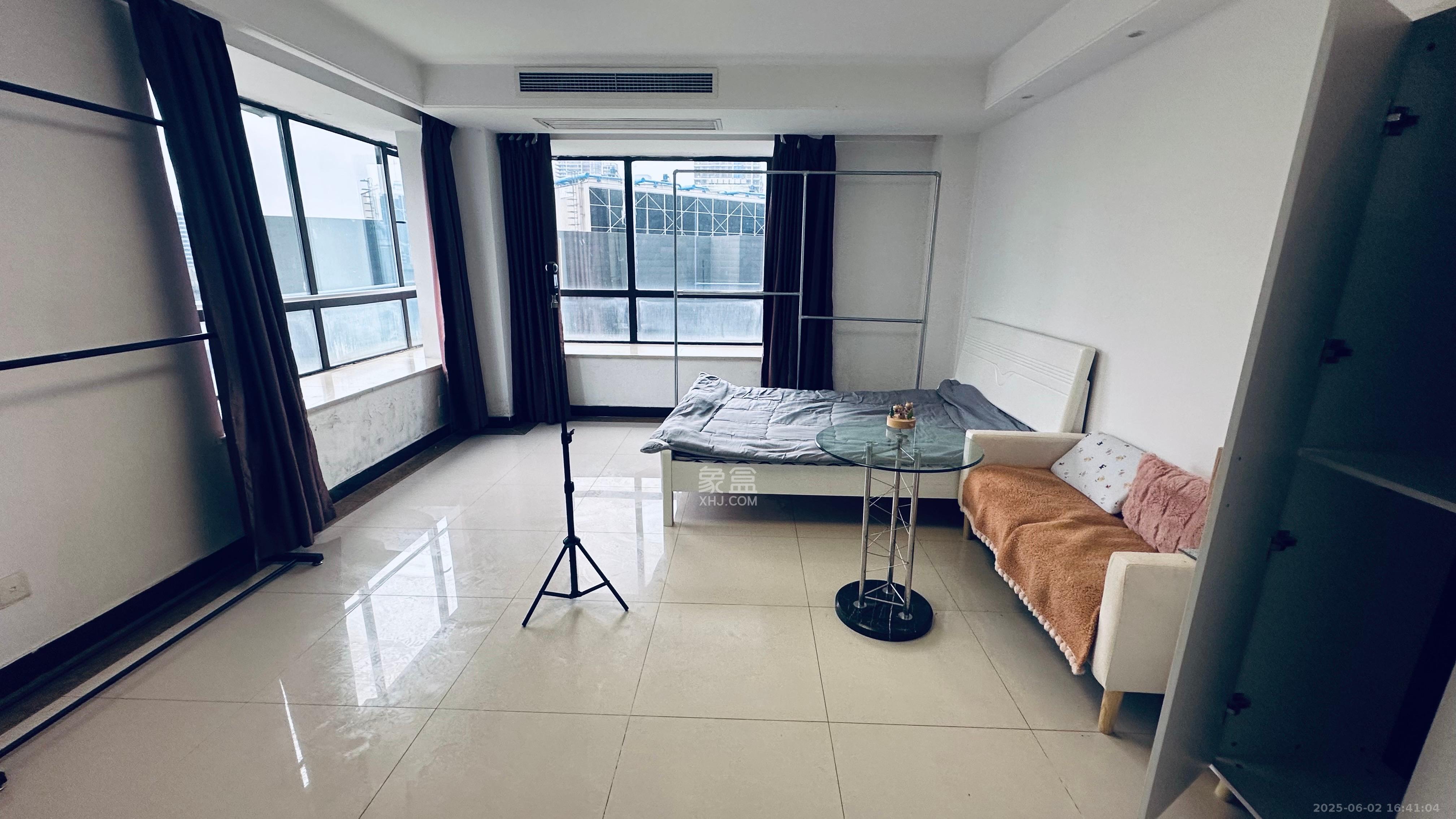 嘉斯茂购物广场(国中星城) 1室1厅1卫 1800.0元/月 嘉斯茂购物广场(国中星城) 1室1厅1卫 1800.0元/月室内图