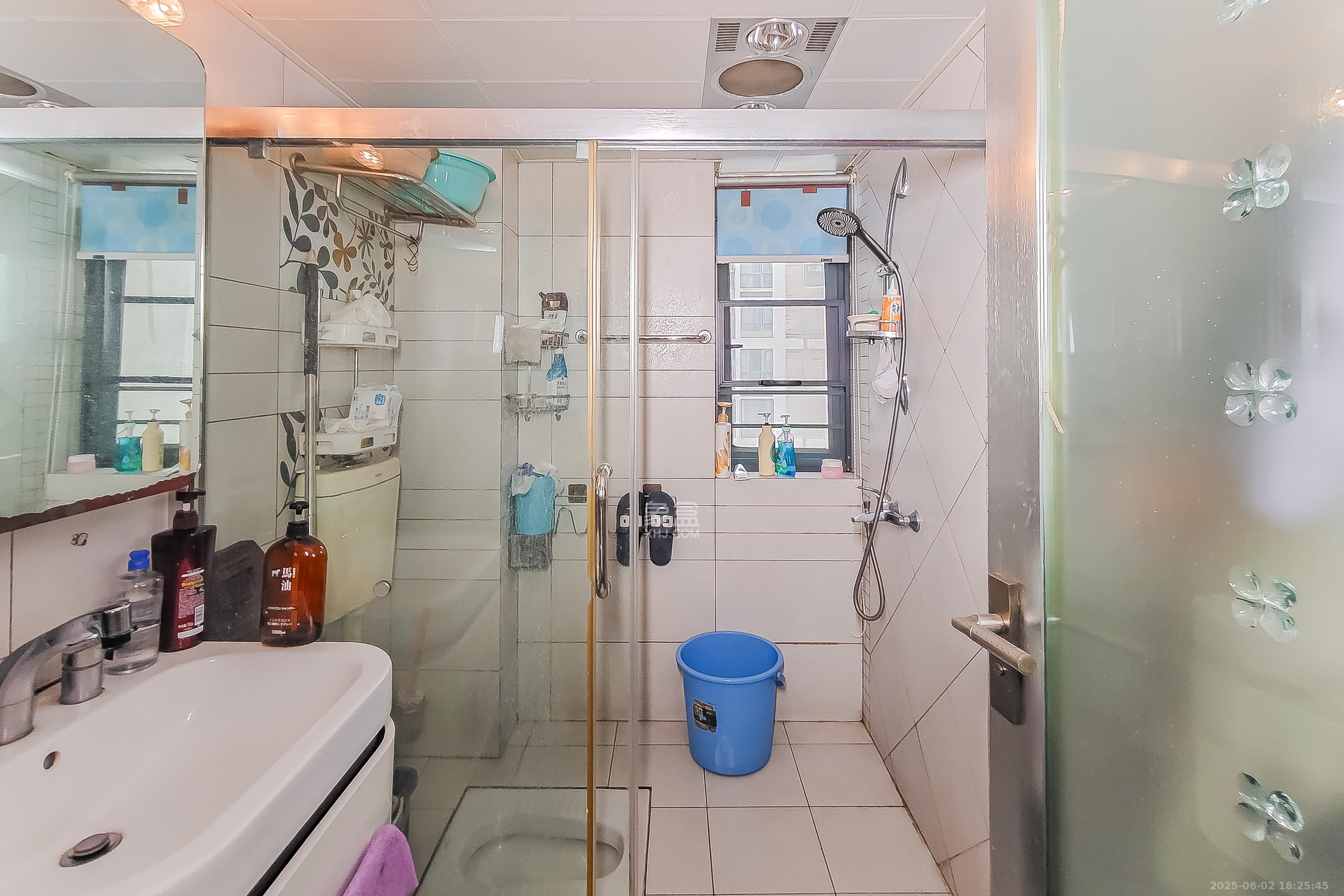 格蓝康都  3室2厅2卫    98.8万 格蓝康都  3室2厅2卫    98.8万卫生间