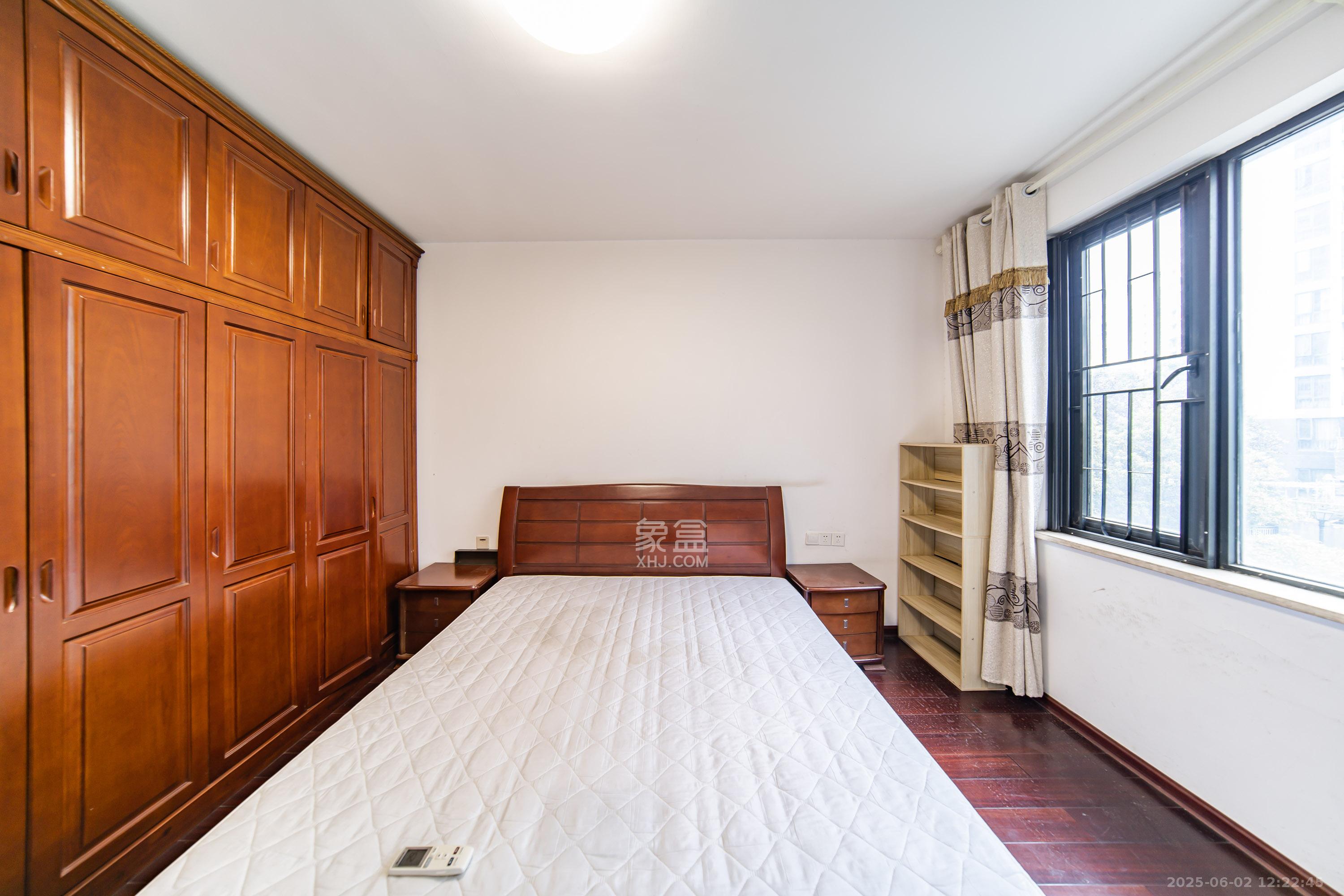 阳光100三期  3室2厅2卫    106.0万 阳光100三期  3室2厅2卫    106.0万卧室