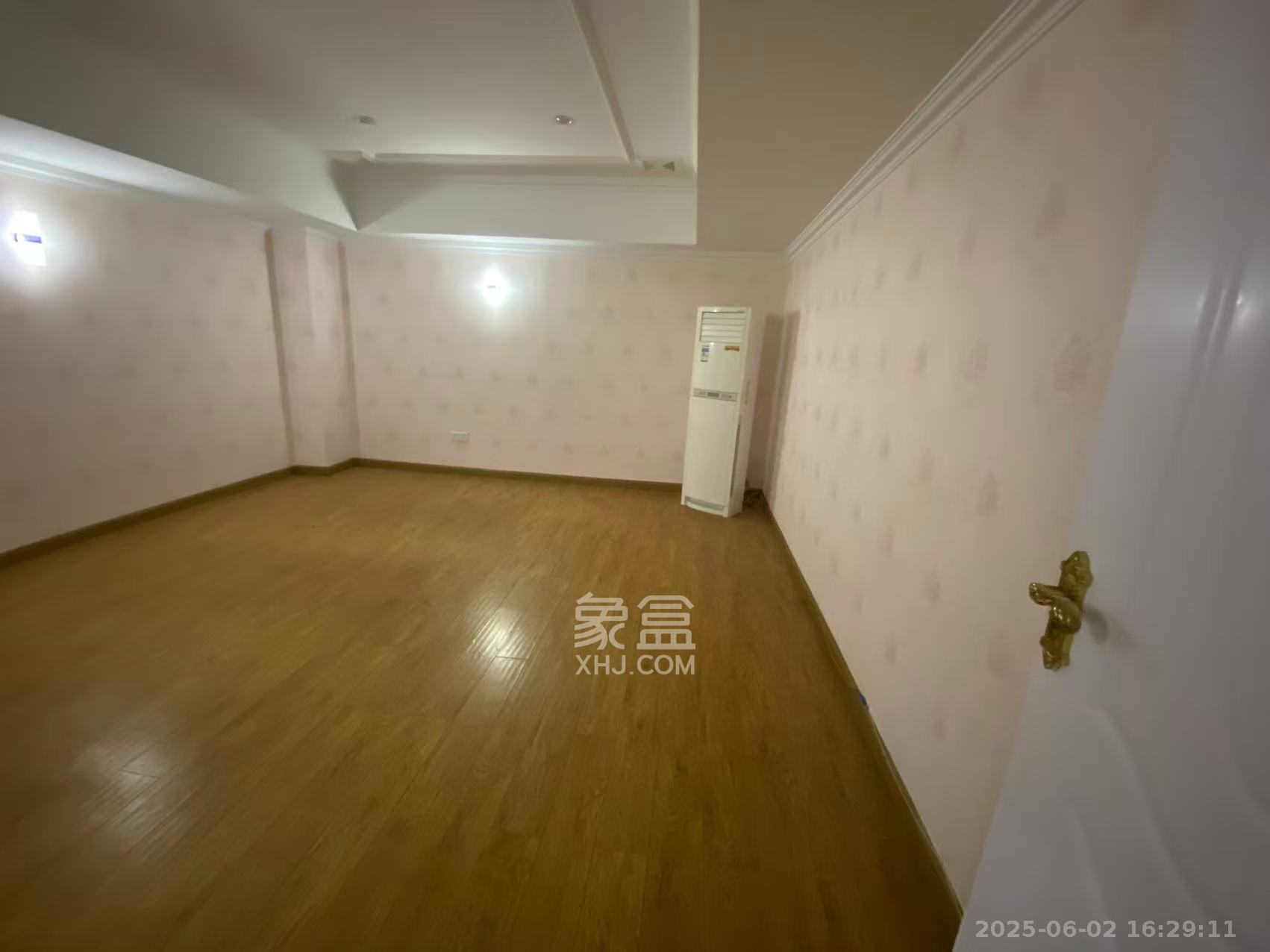 滨江金座   197.0㎡     12000.00元/月室内图