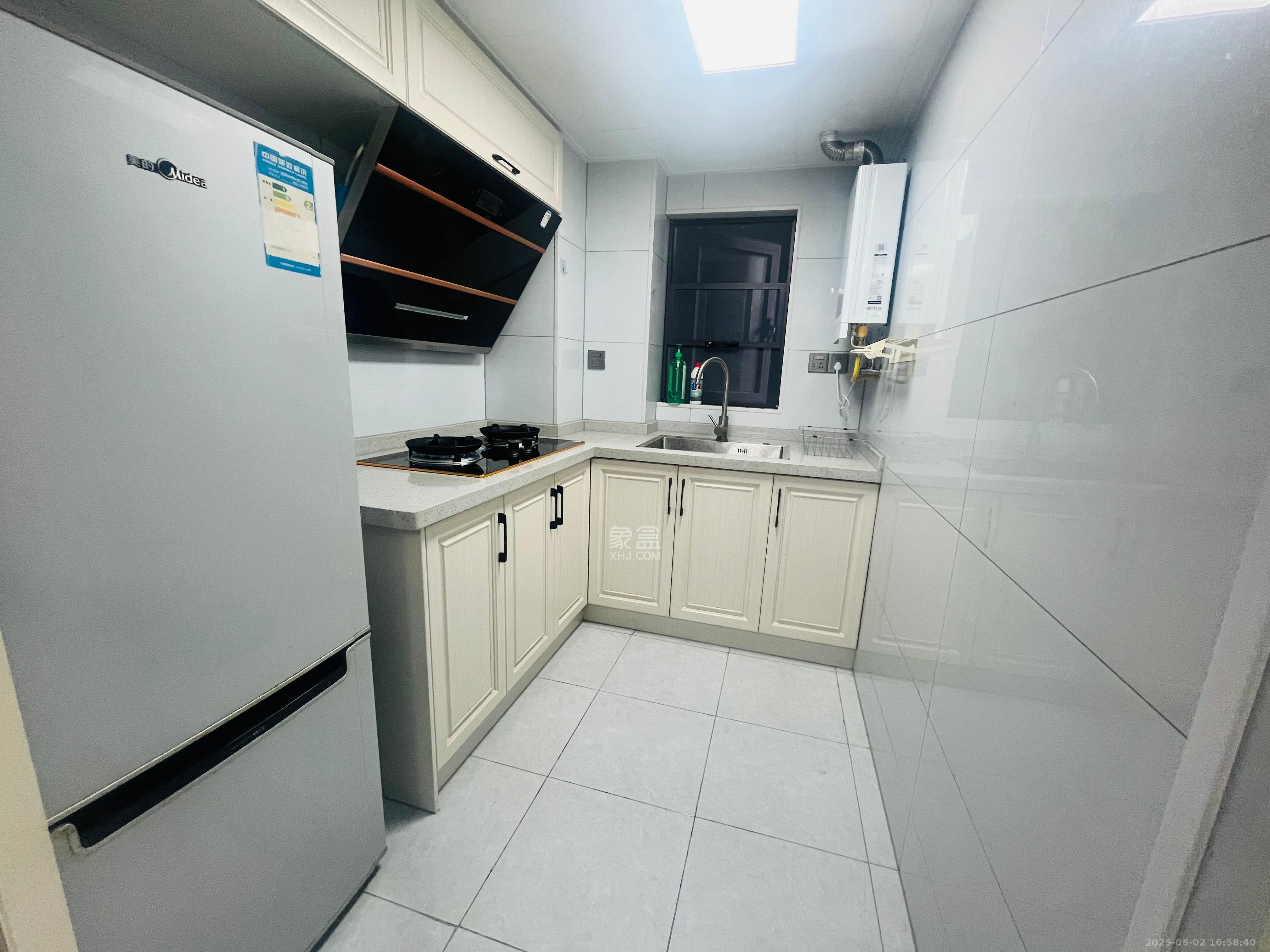 万科金色梦想B区  3室2厅1卫    2700.0元/月 万科金色梦想B区  3室2厅1卫    2700.0元/月室内图