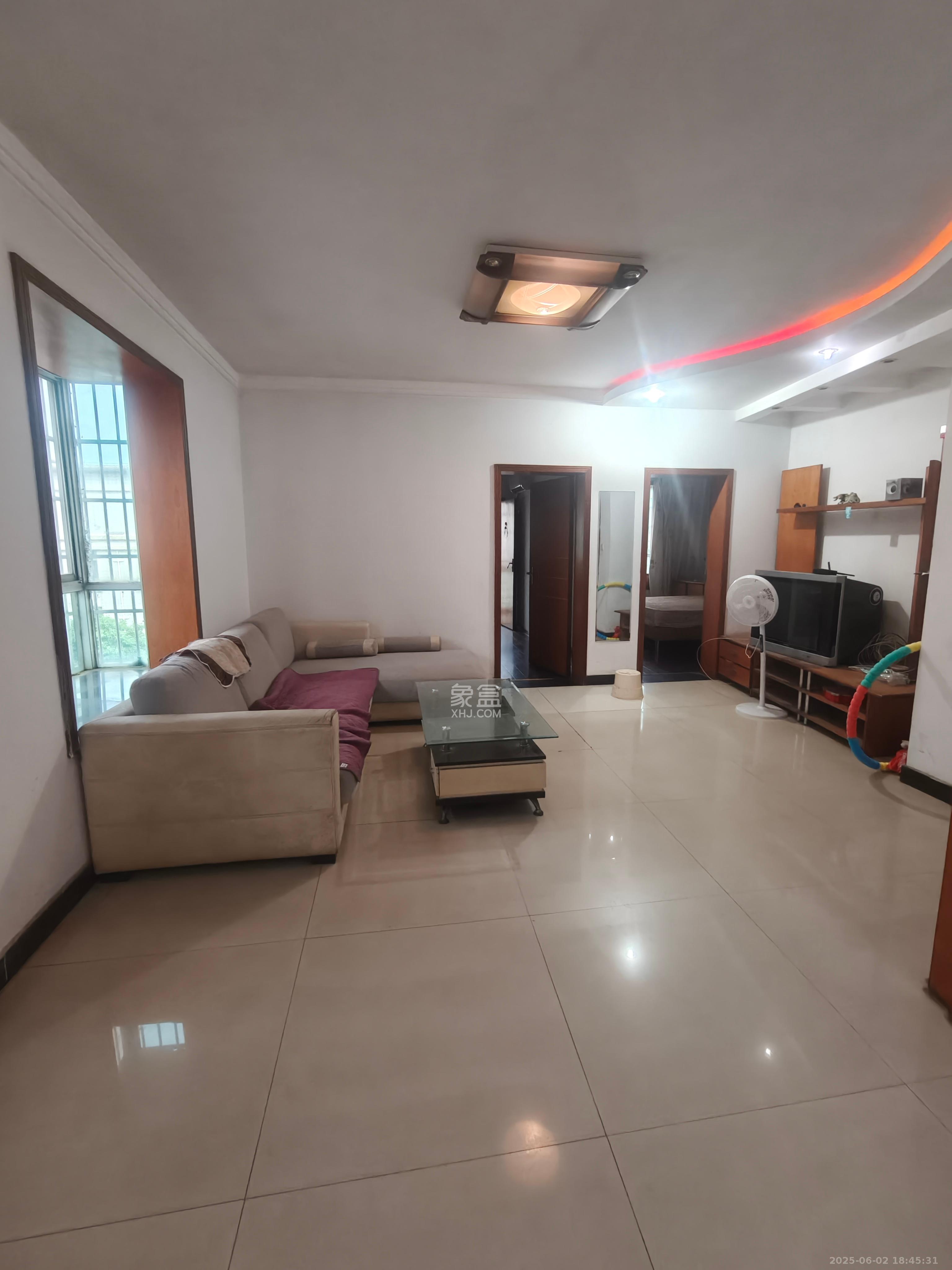 中南汽车世界 2室1厅1卫 1300.0元/月 中南汽车世界 2室1厅1卫 1300.0元/月室内图