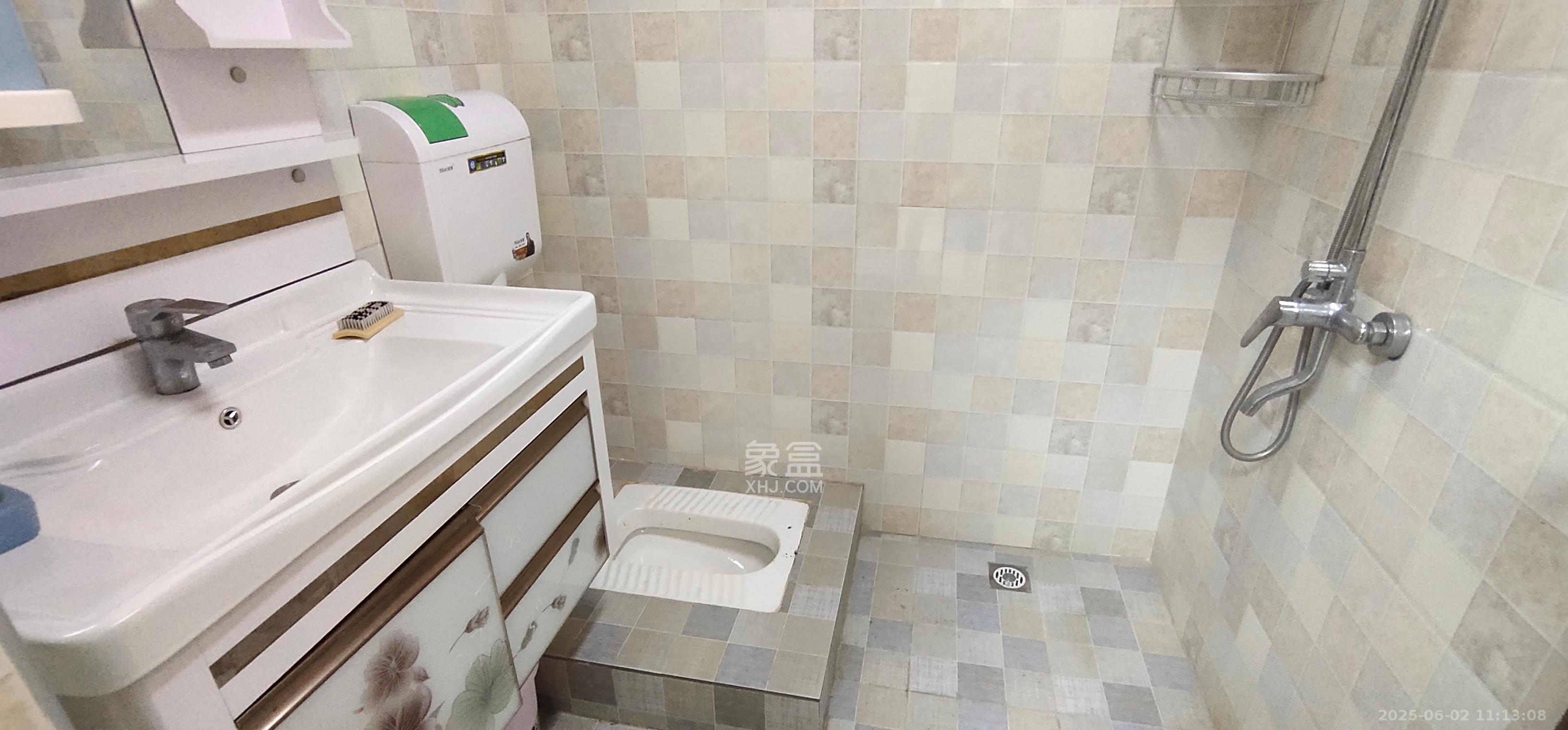 阳光100三期  1室1厅1卫   1800.00元/月室内图