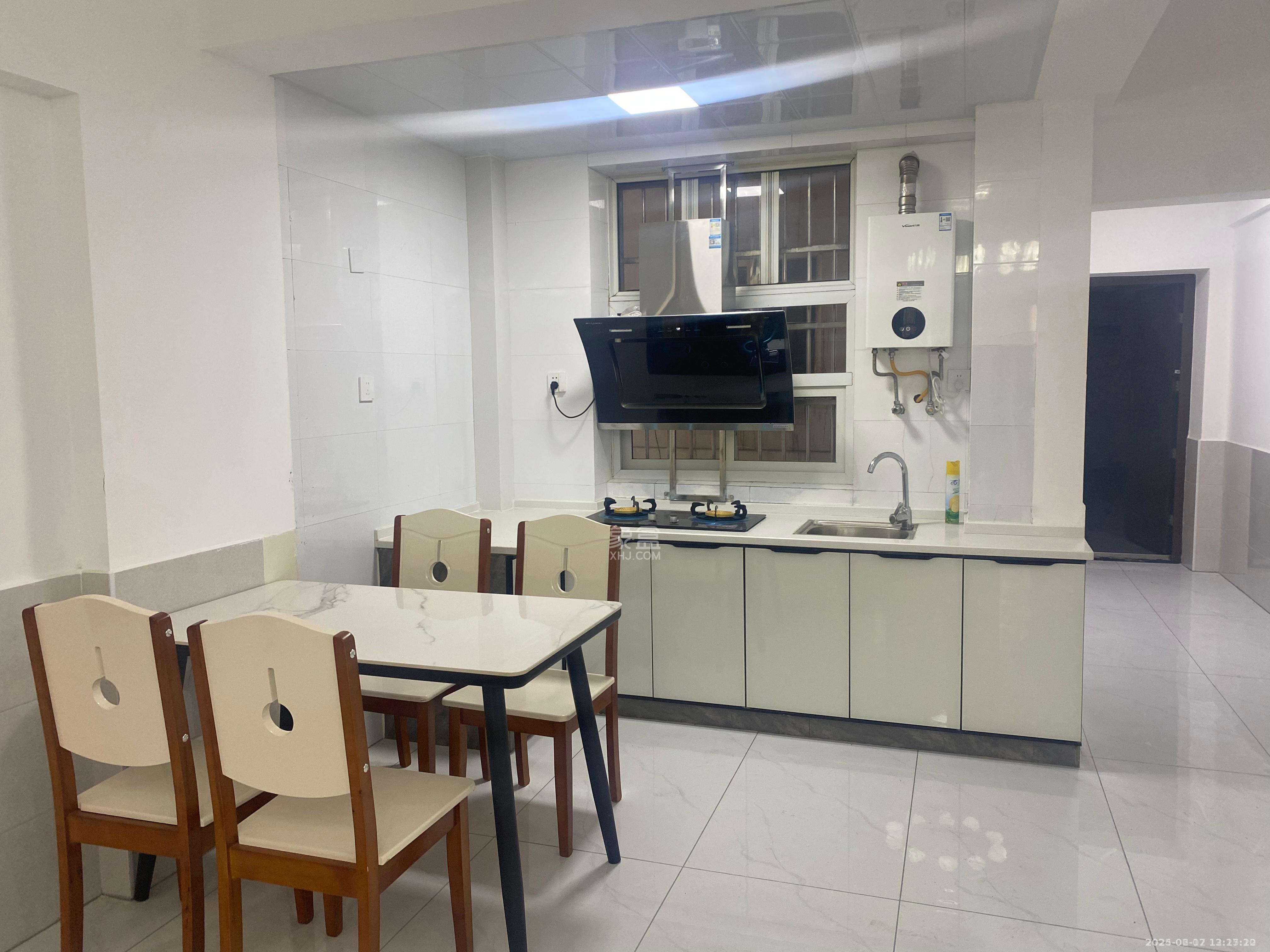 九天国际  3室2厅2卫    2200.0元/月 九天国际  3室2厅2卫    2200.0元/月室内图