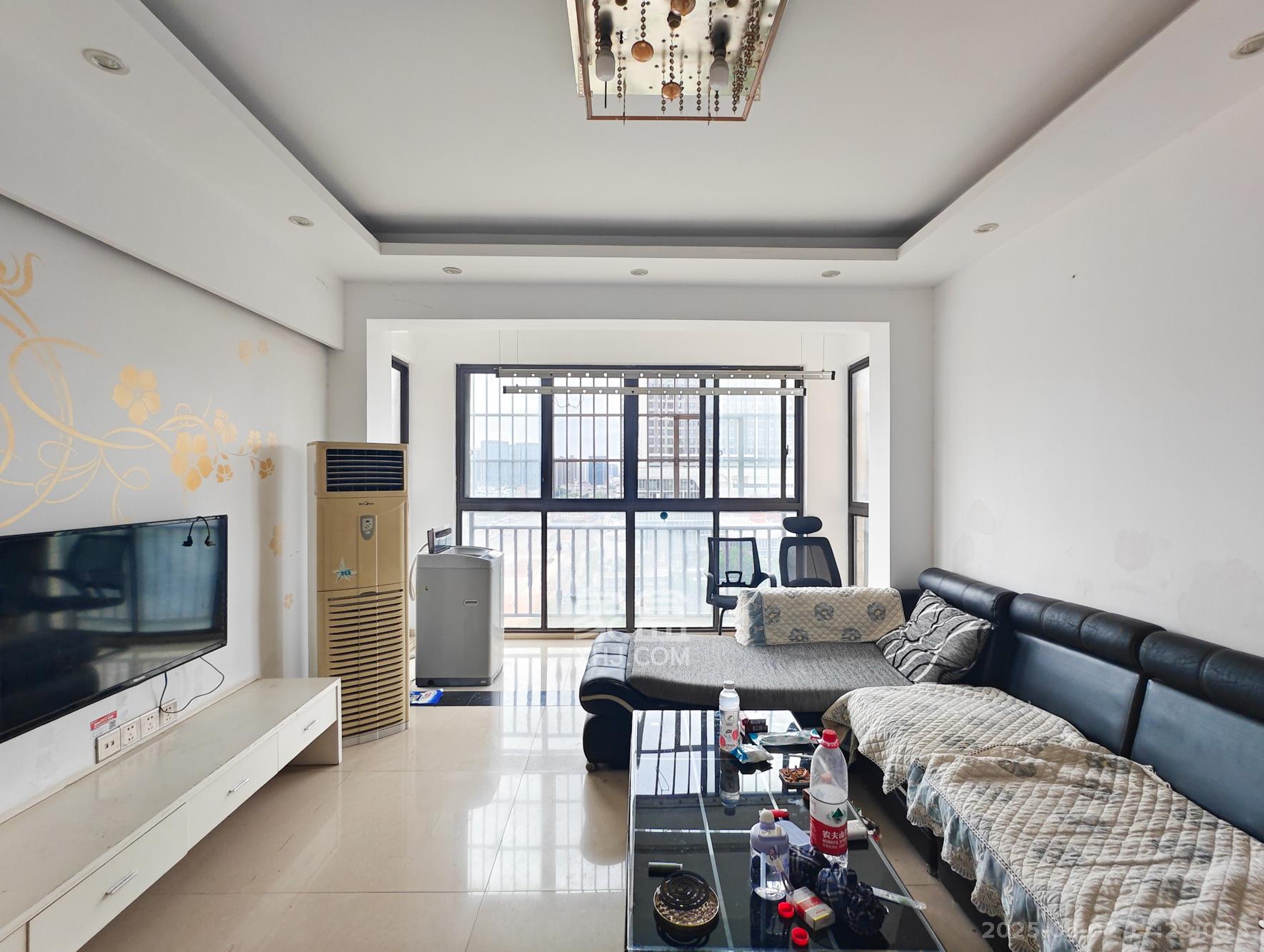 七里香榭 3室1厅1卫 68.0万 七里香榭 3室1厅1卫 68.0万客厅