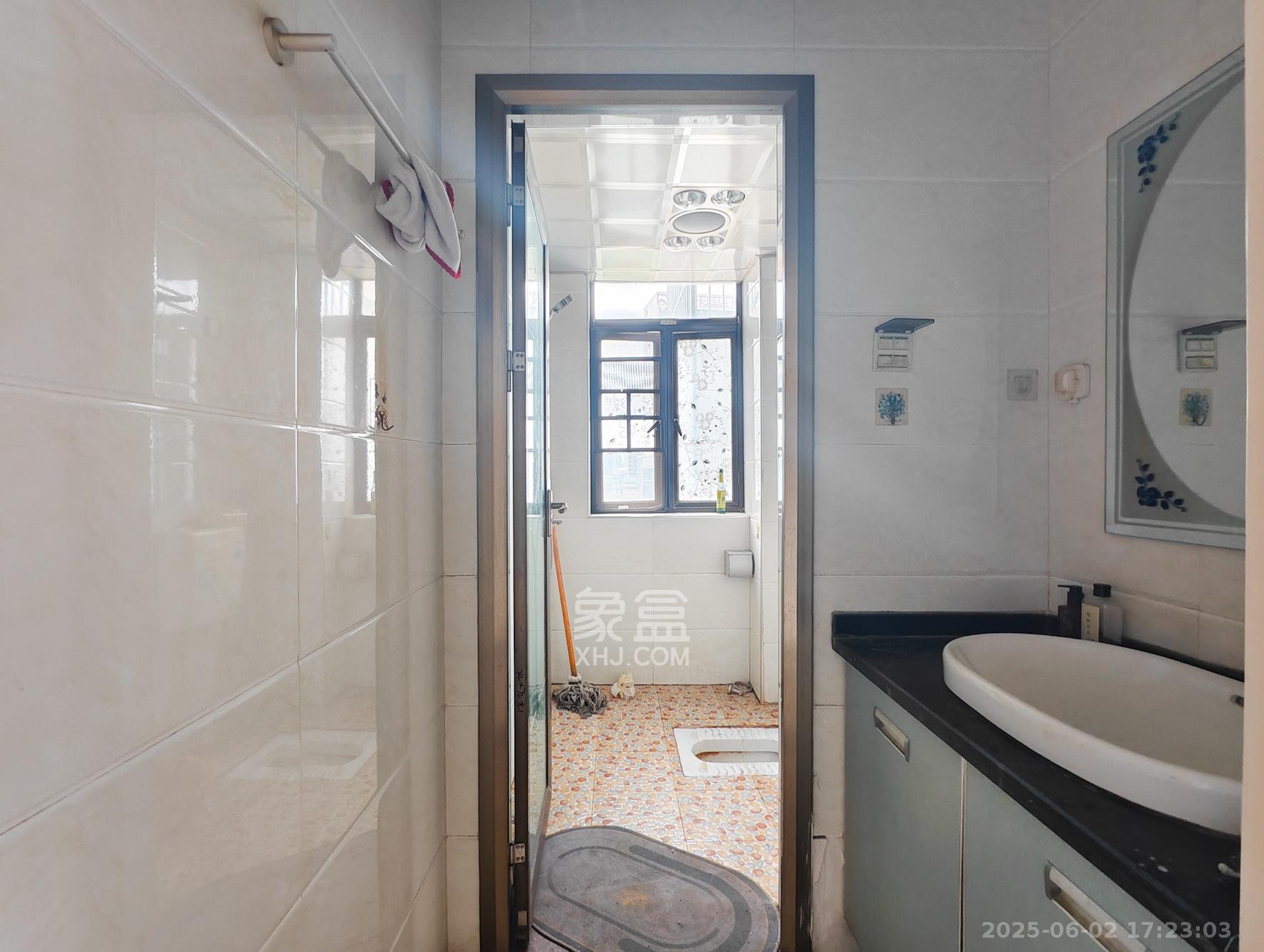 七里香榭 3室1厅1卫 68.0万 七里香榭 3室1厅1卫 68.0万卫生间