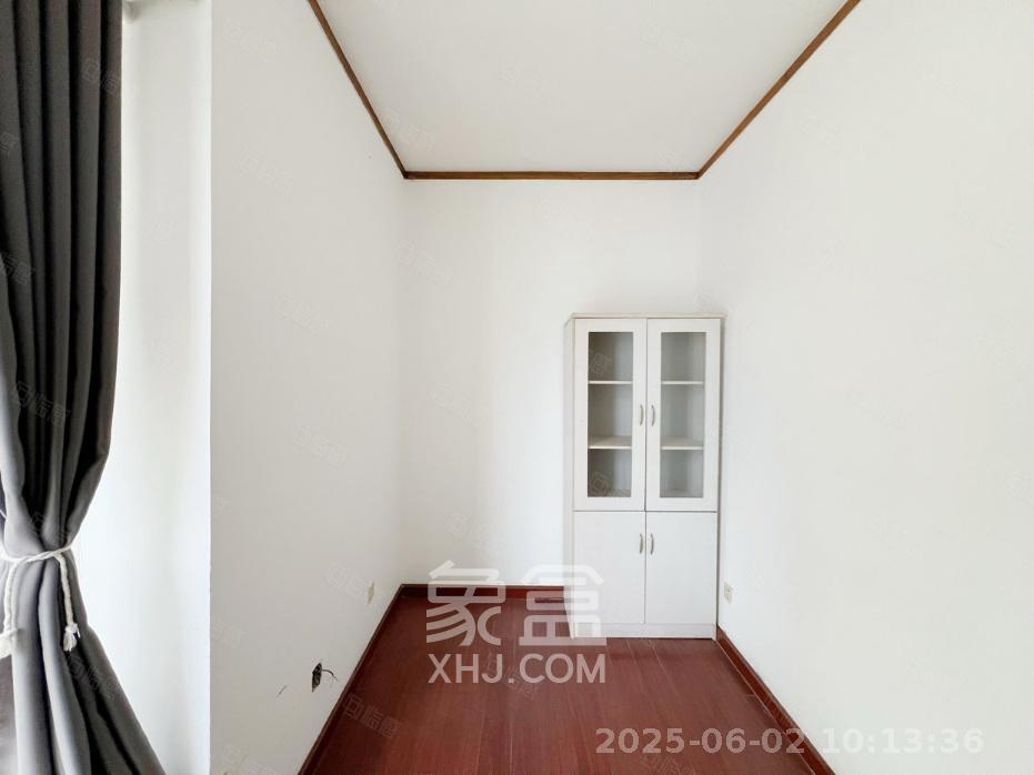 雄踞都市东家 1室0厅0卫 2400.0元/月 雄踞都市东家 1室0厅0卫 2400.0元/月室内图