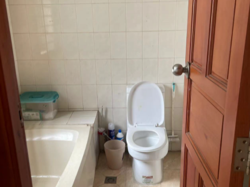 华锦苑 3室2厅2卫 146.0万 华锦苑 3室2厅2卫 146.0万客厅