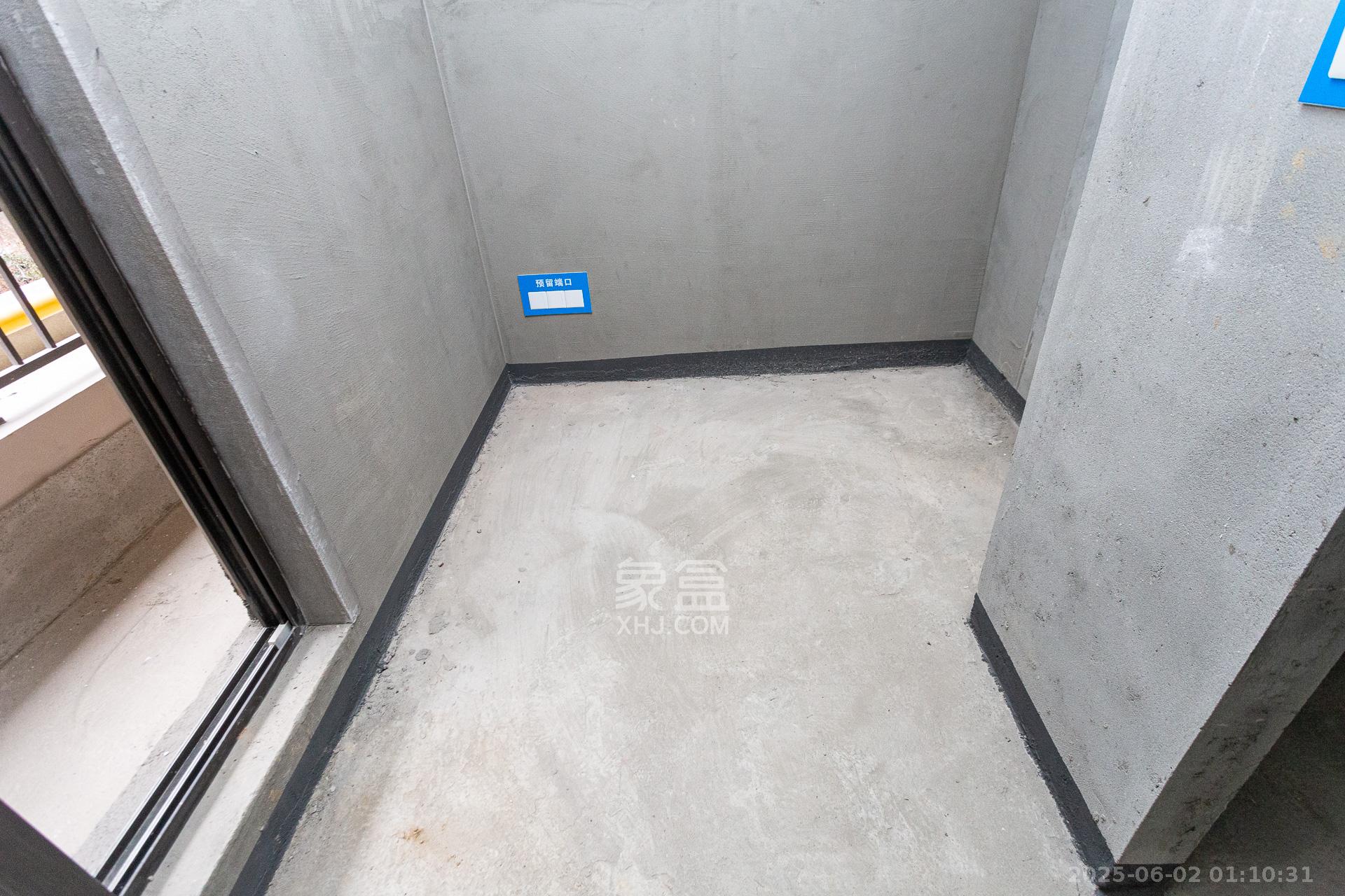 时代建发和著  5室2厅2卫   330.00万卧室