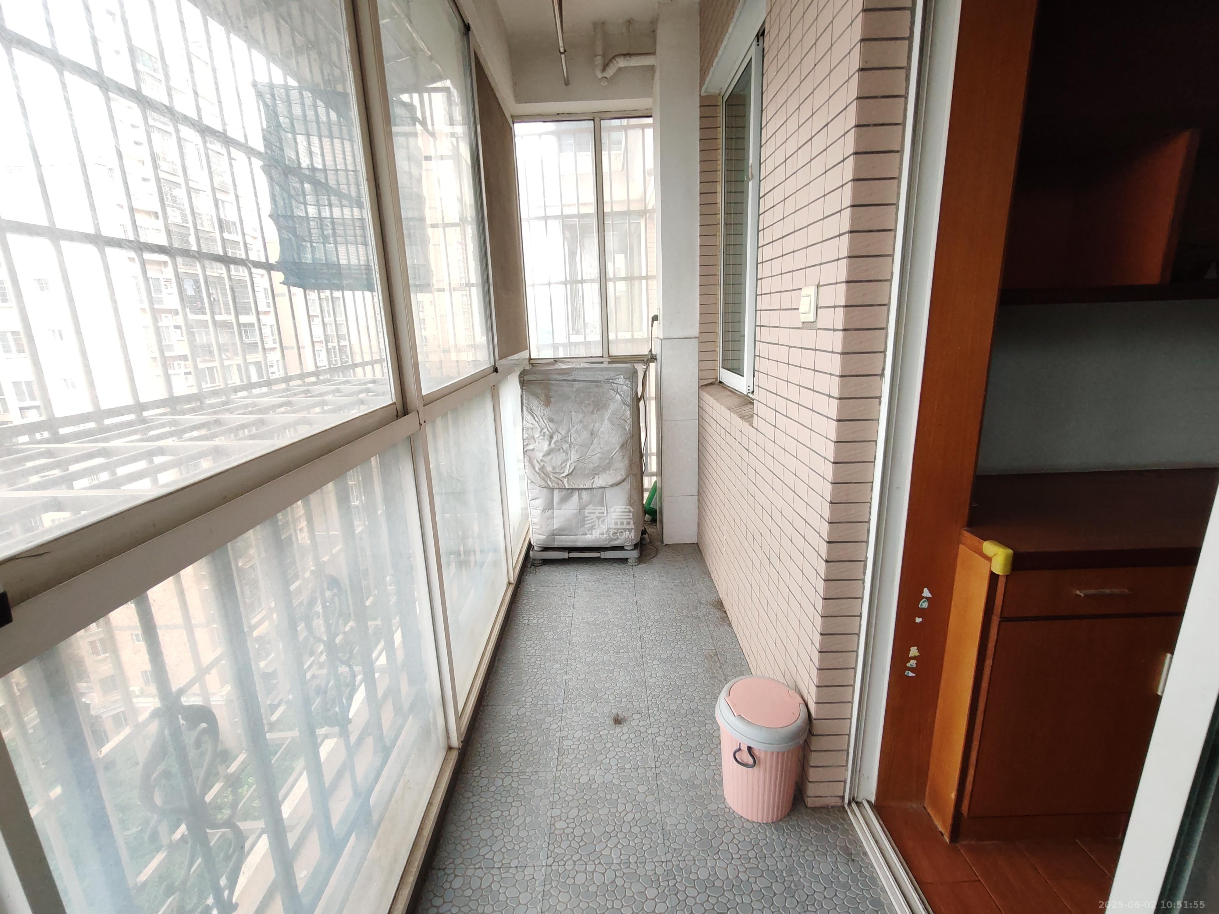 城市山水豪园（山水城市风景）  3室2厅2卫   2700.00元/月室内图