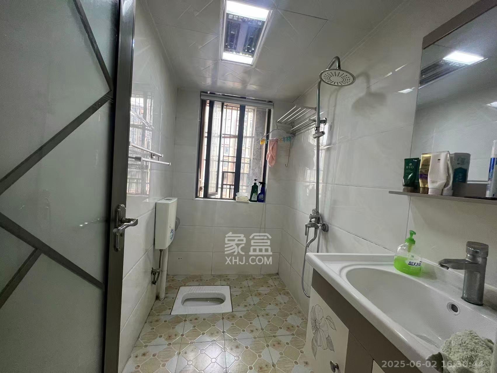 荣盛花语馨苑 2室2厅1卫 2200.0元/月 荣盛花语馨苑 2室2厅1卫 2200.0元/月室内图