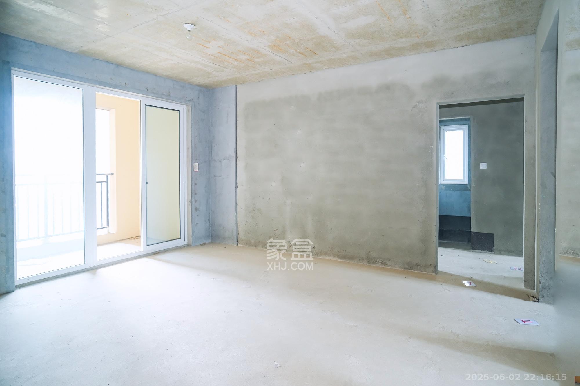 荣盛花语城 4室2厅2卫 95.0万 荣盛花语城 4室2厅2卫 95.0万客厅