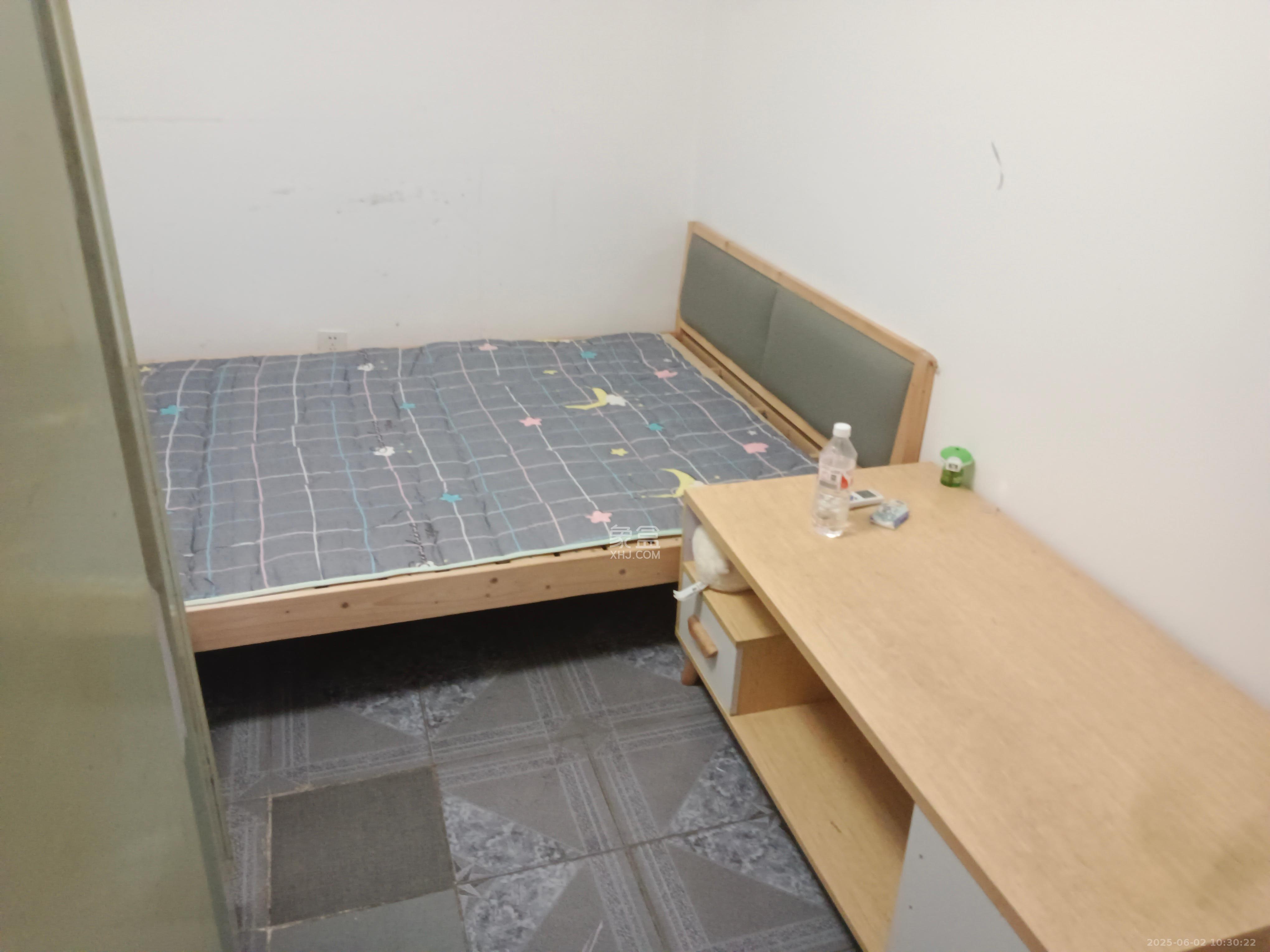 高正街税务局宿舍  3室1厅1卫   2000.00元/月室内图