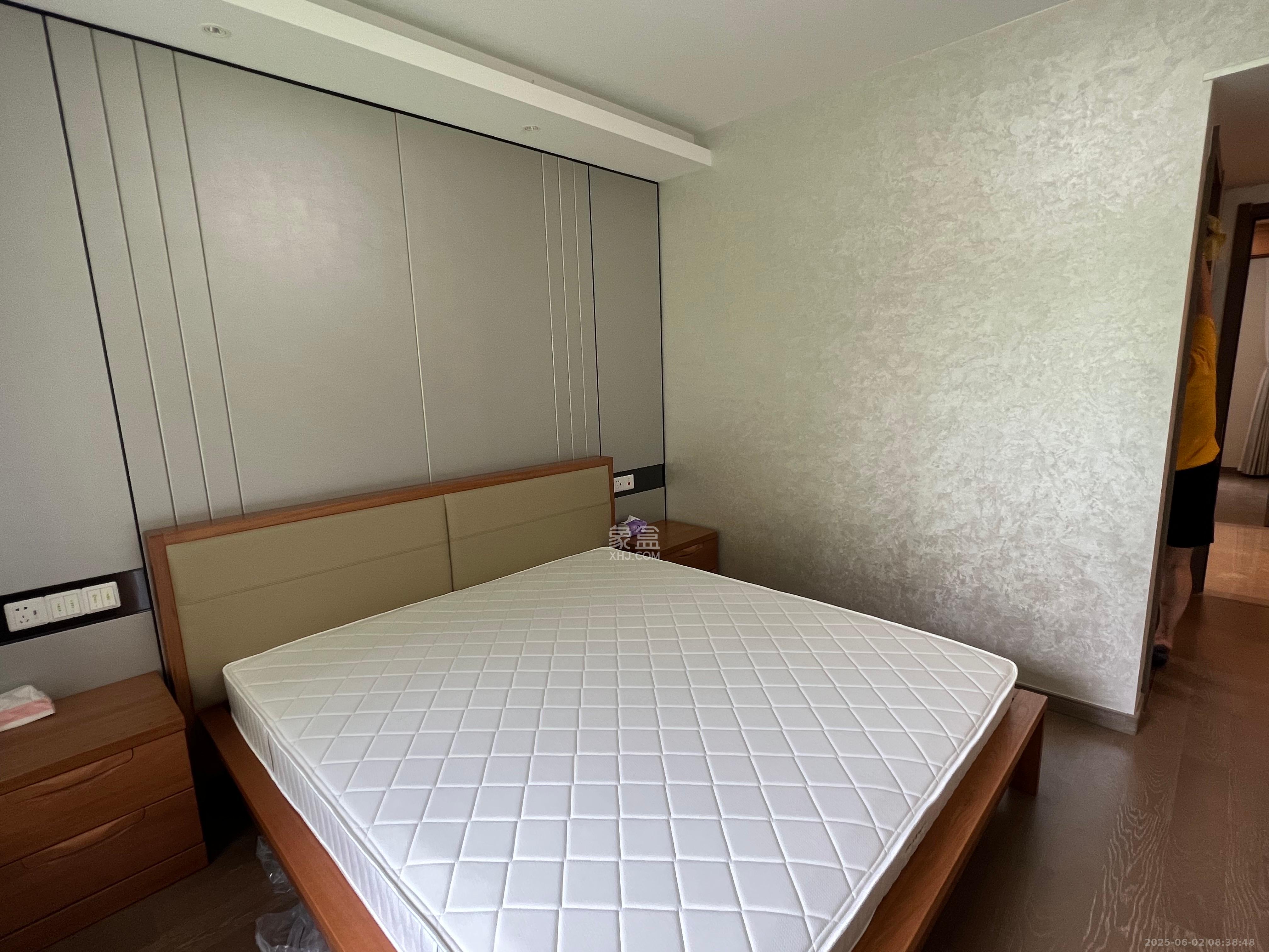 龙湖铂金中心（龙湖春江郦城）  5室2厅2卫   6800.00元/月室内图