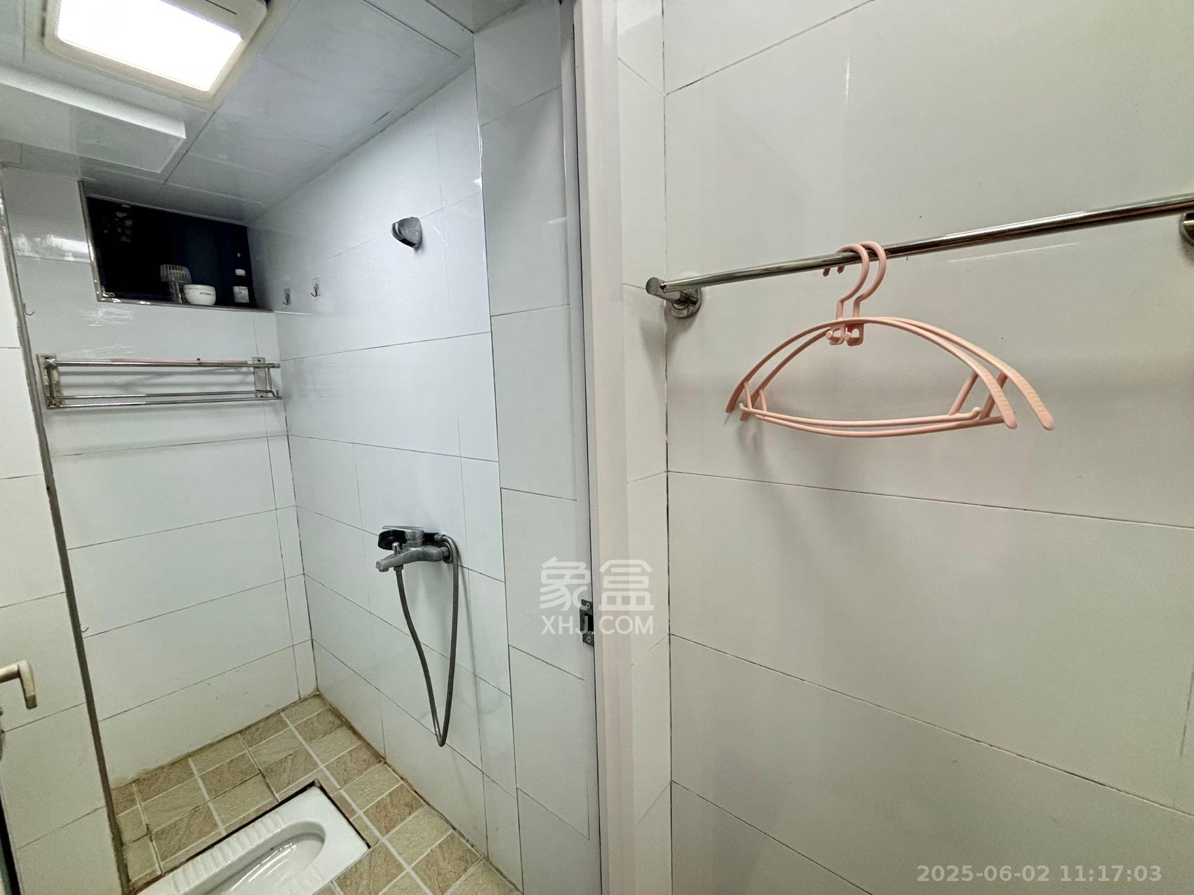 三湘小区  1室1厅1卫   1350.00元/月室内图