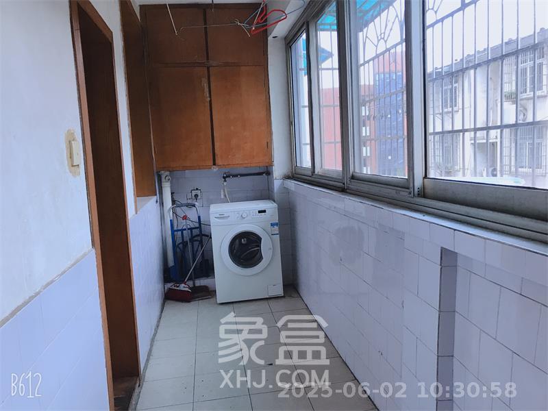 十一中学单位宿舍  2室1厅1卫   2000.00元/月室内图