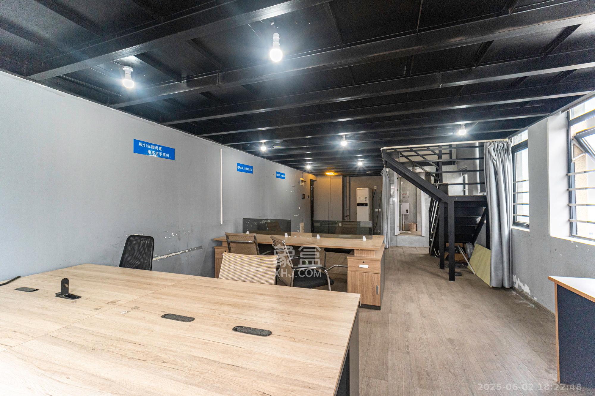 华润置地广场二期  1室1厅1卫    42.8万客厅