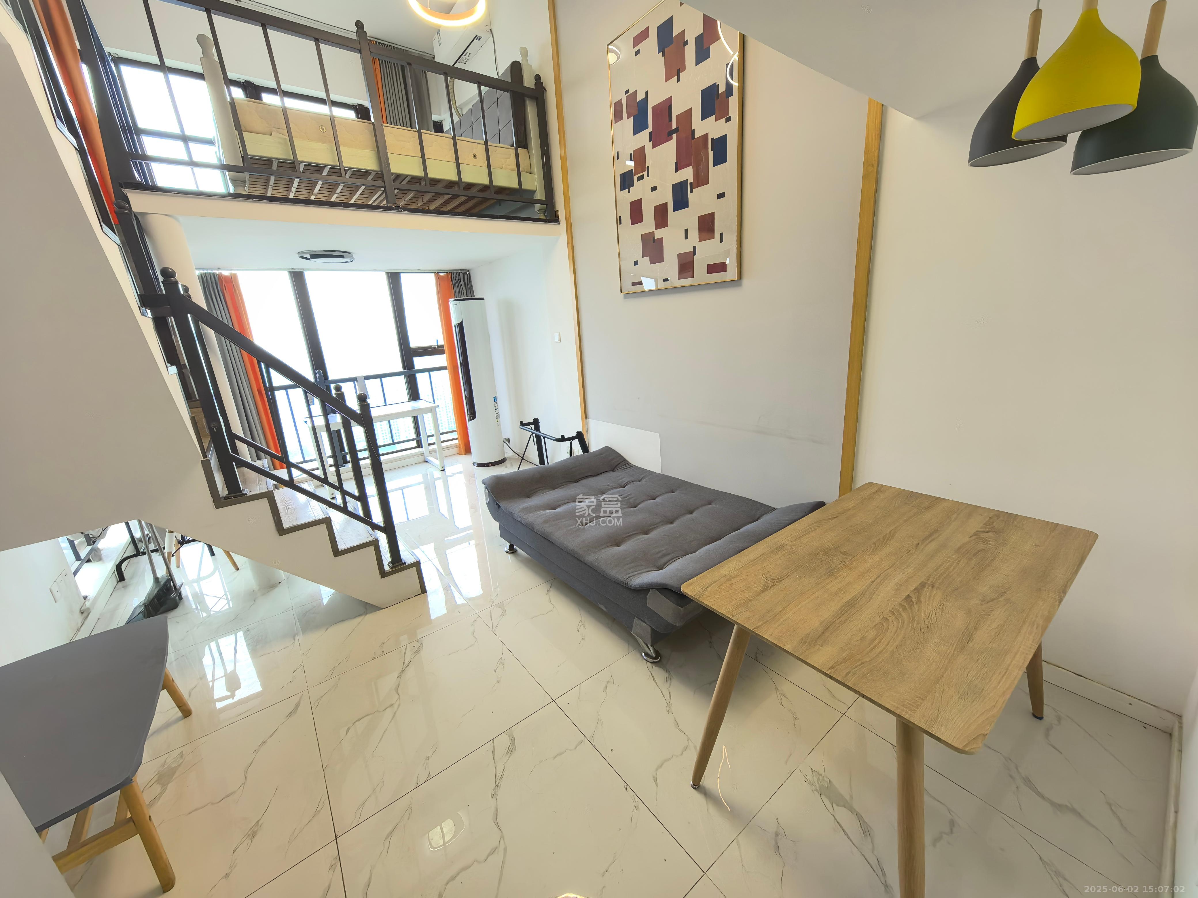 达美溪湖湾  1室1厅1卫    2100.0元/月 达美溪湖湾  1室1厅1卫    2100.0元/月室内图1