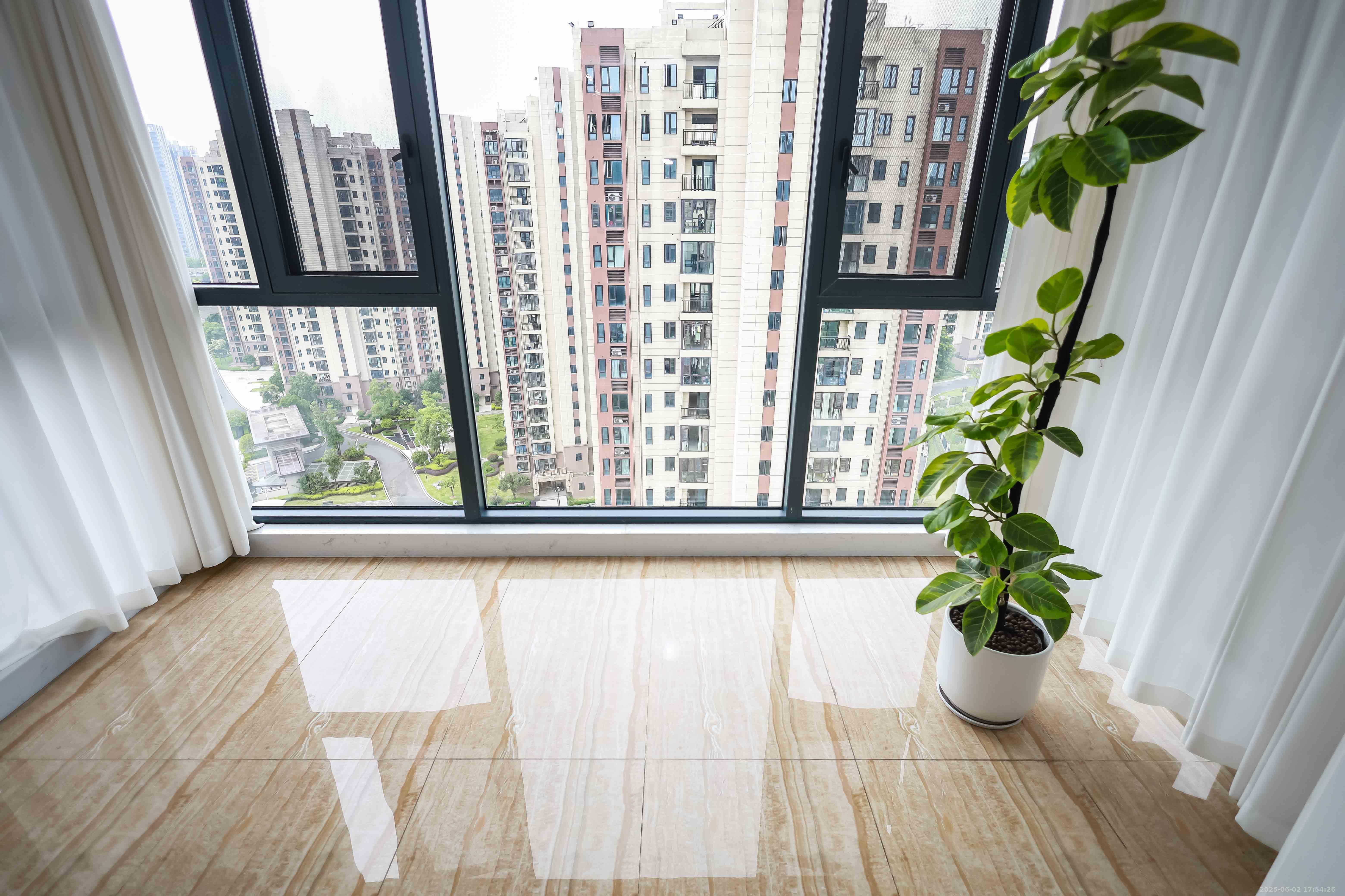 碧桂园荟隽棠  3室2厅2卫    107.0万阳台