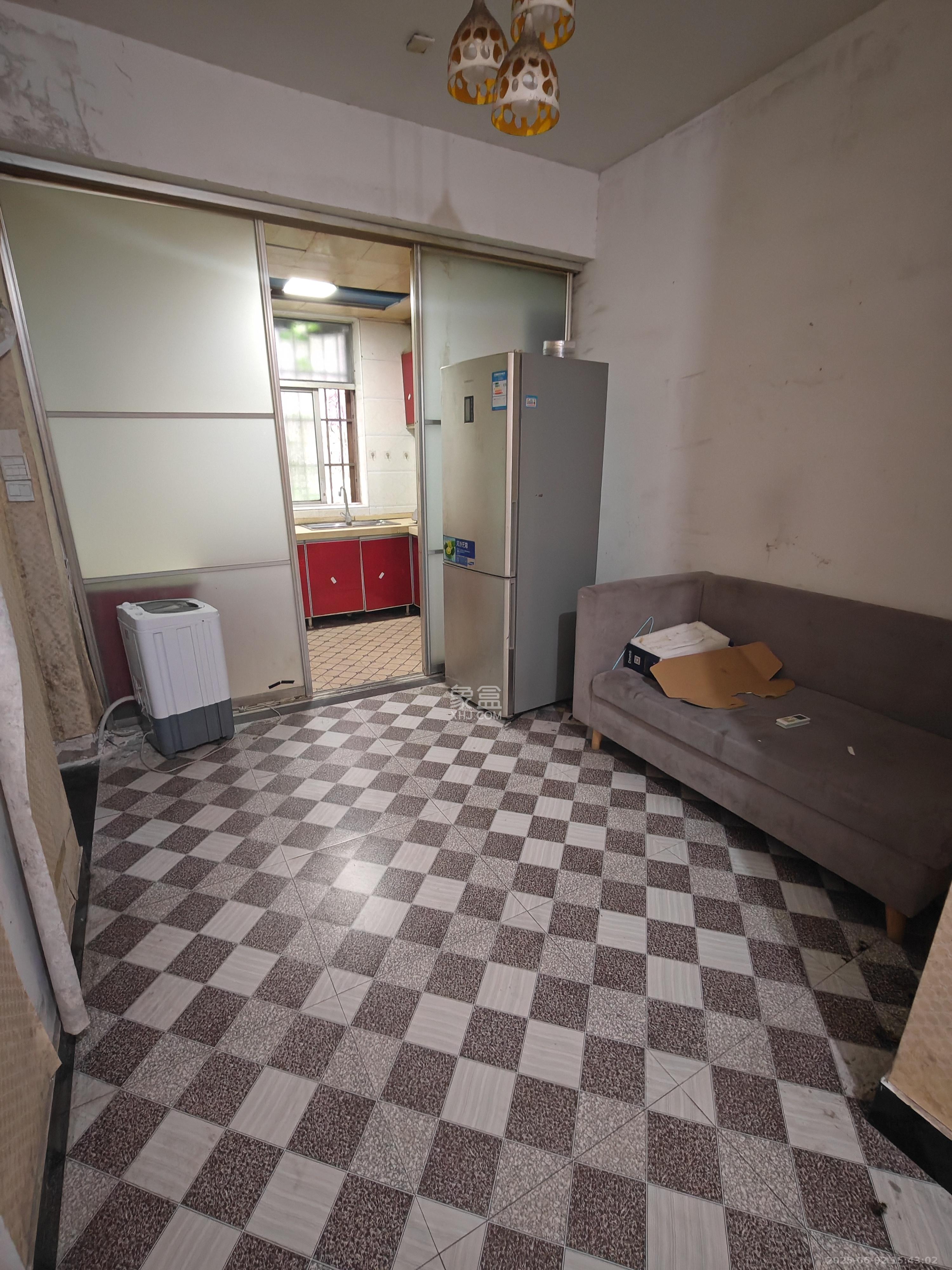 华银园 3室2厅2卫 1800.0元/月 华银园 3室2厅2卫 1800.0元/月室内图