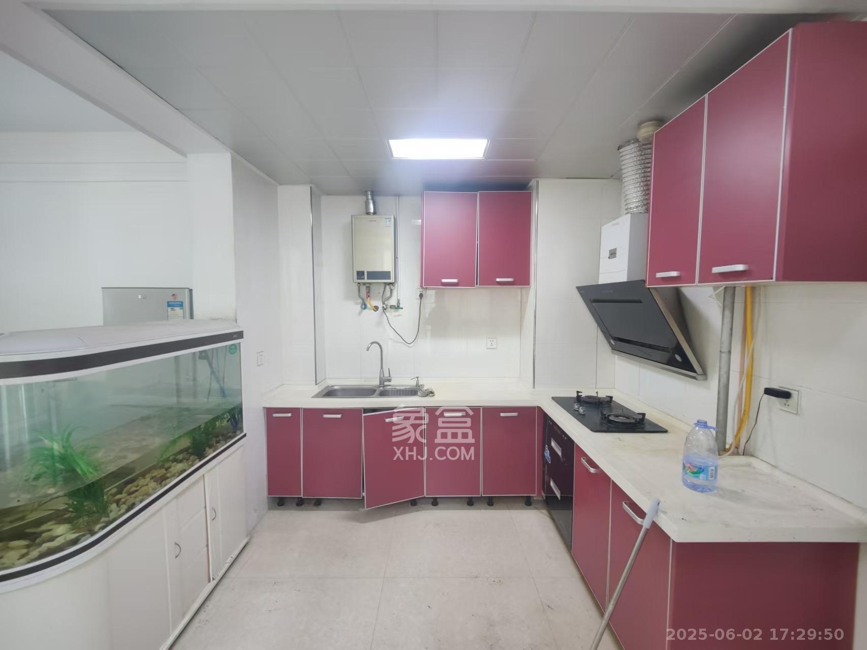 藏珑湖上国际花园 2室2厅1卫 2600.0元/月 藏珑湖上国际花园 2室2厅1卫 2600.0元/月室内图