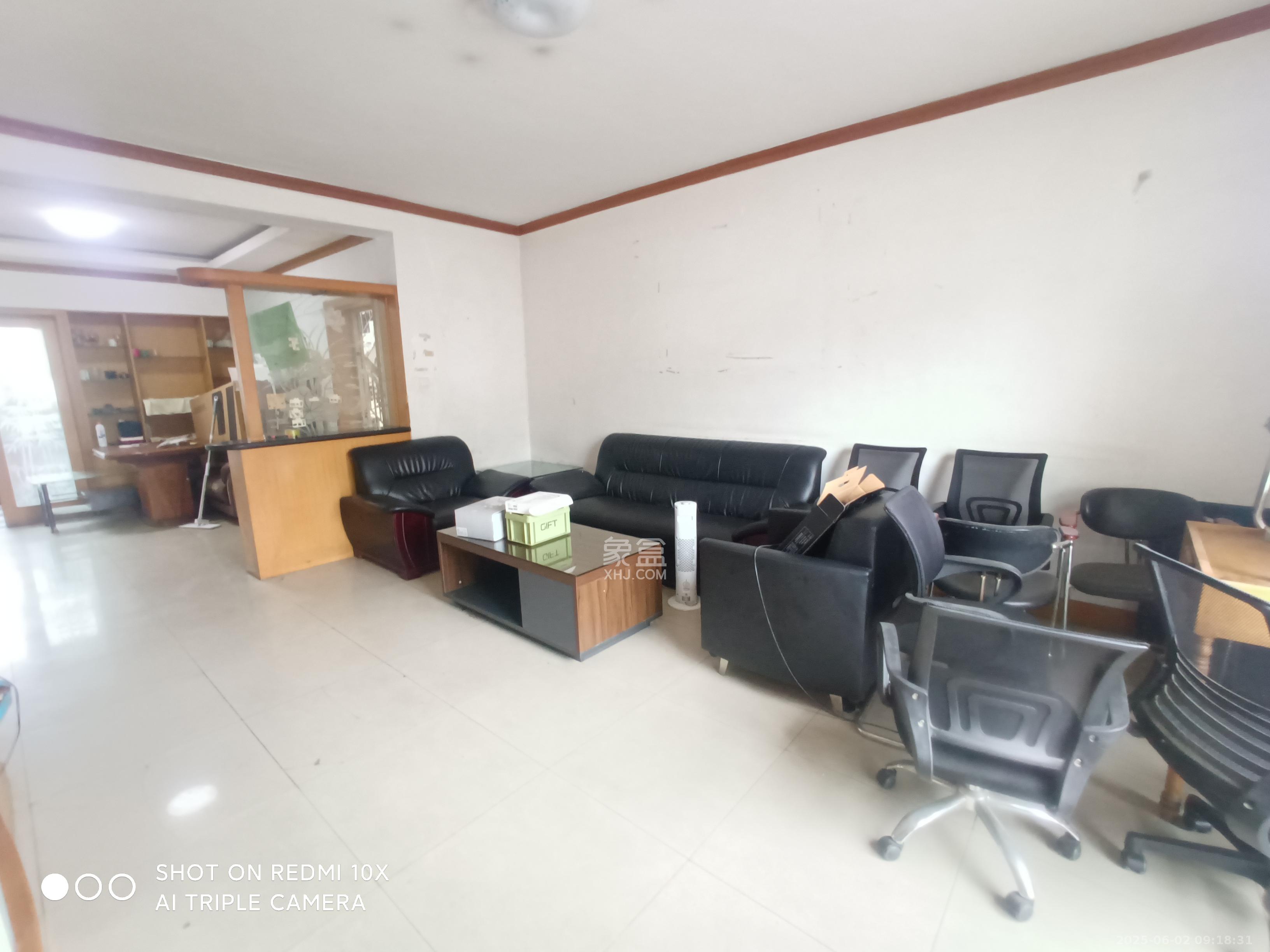 海华锦园 3室1厅1卫 1800.0元/月 海华锦园 3室1厅1卫 1800.0元/月室内图