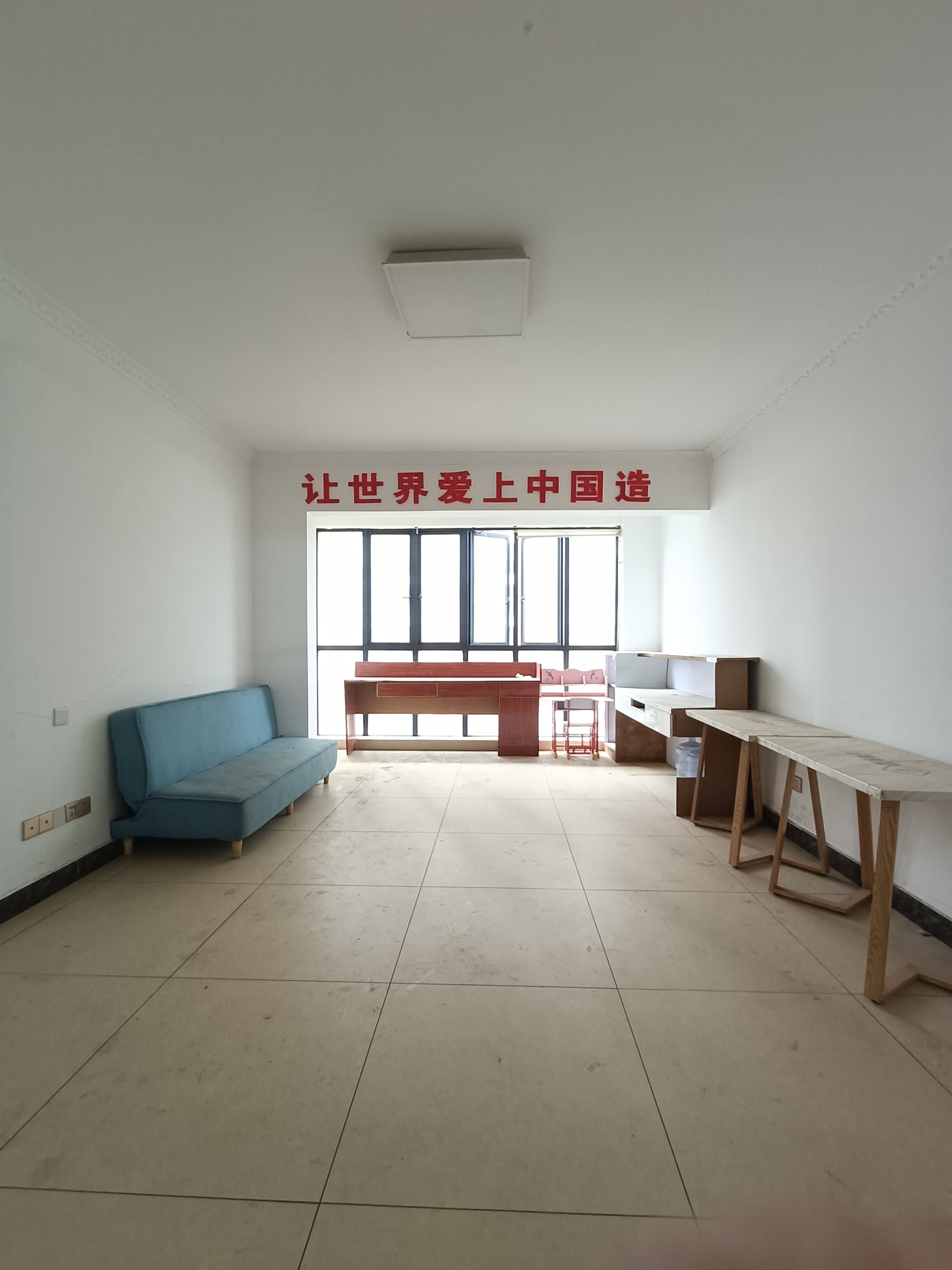 万豪城市花园  3室2厅2卫    1800.0元/月