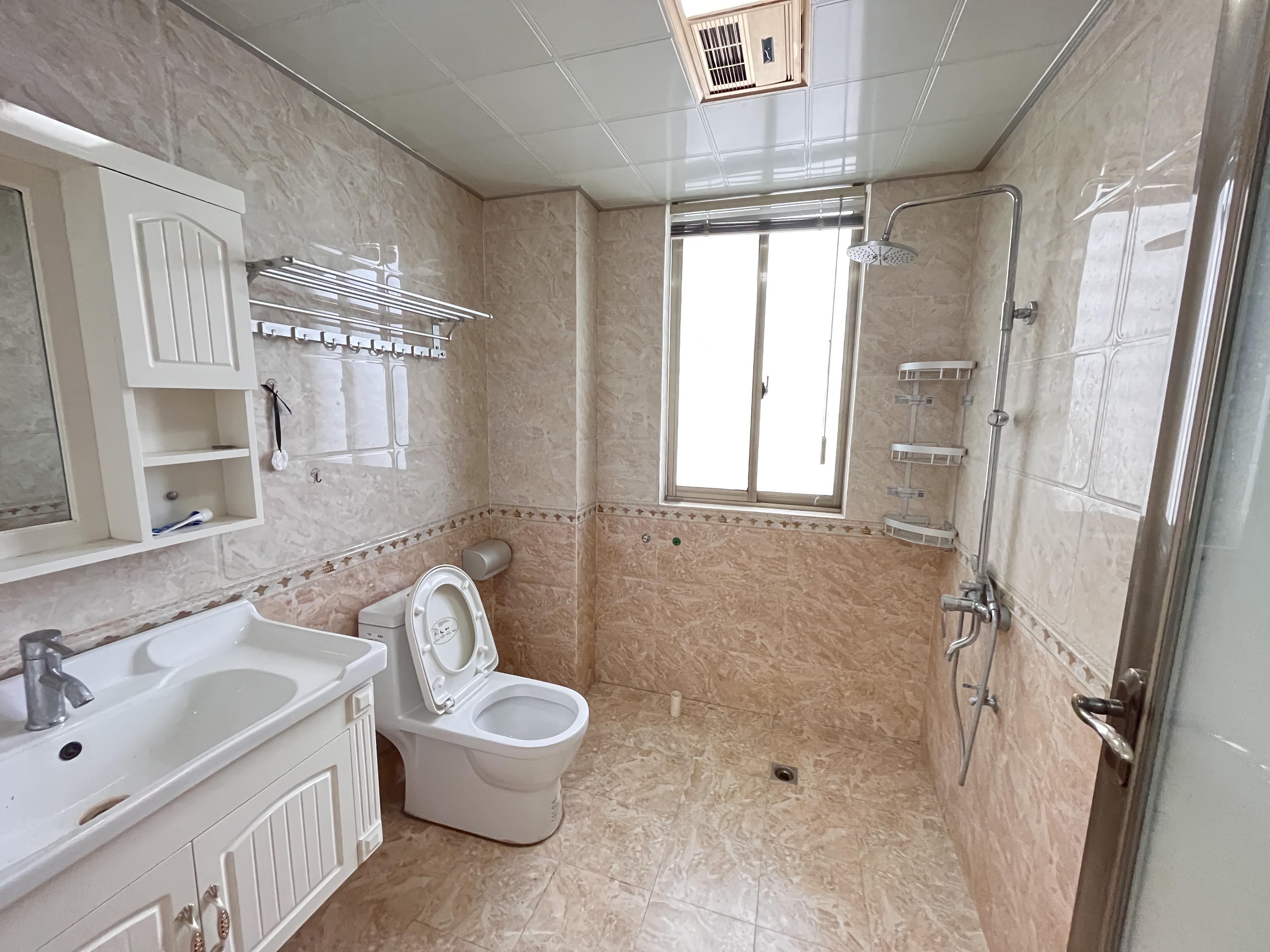 维港御景湾 3室2厅2卫 1800.0元/月 维港御景湾 3室2厅2卫 1800.0元/月室内图