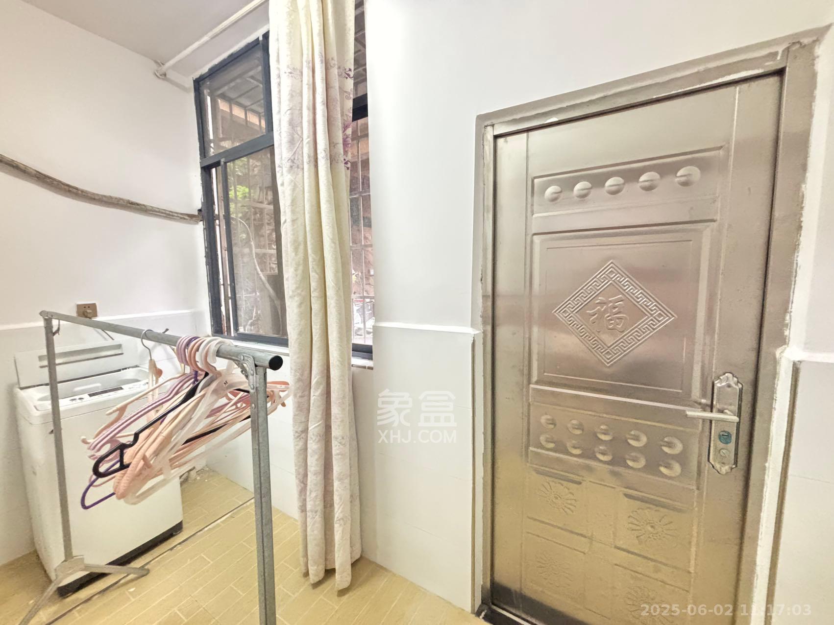三湘小区  1室1厅1卫   1350.00元/月室内图