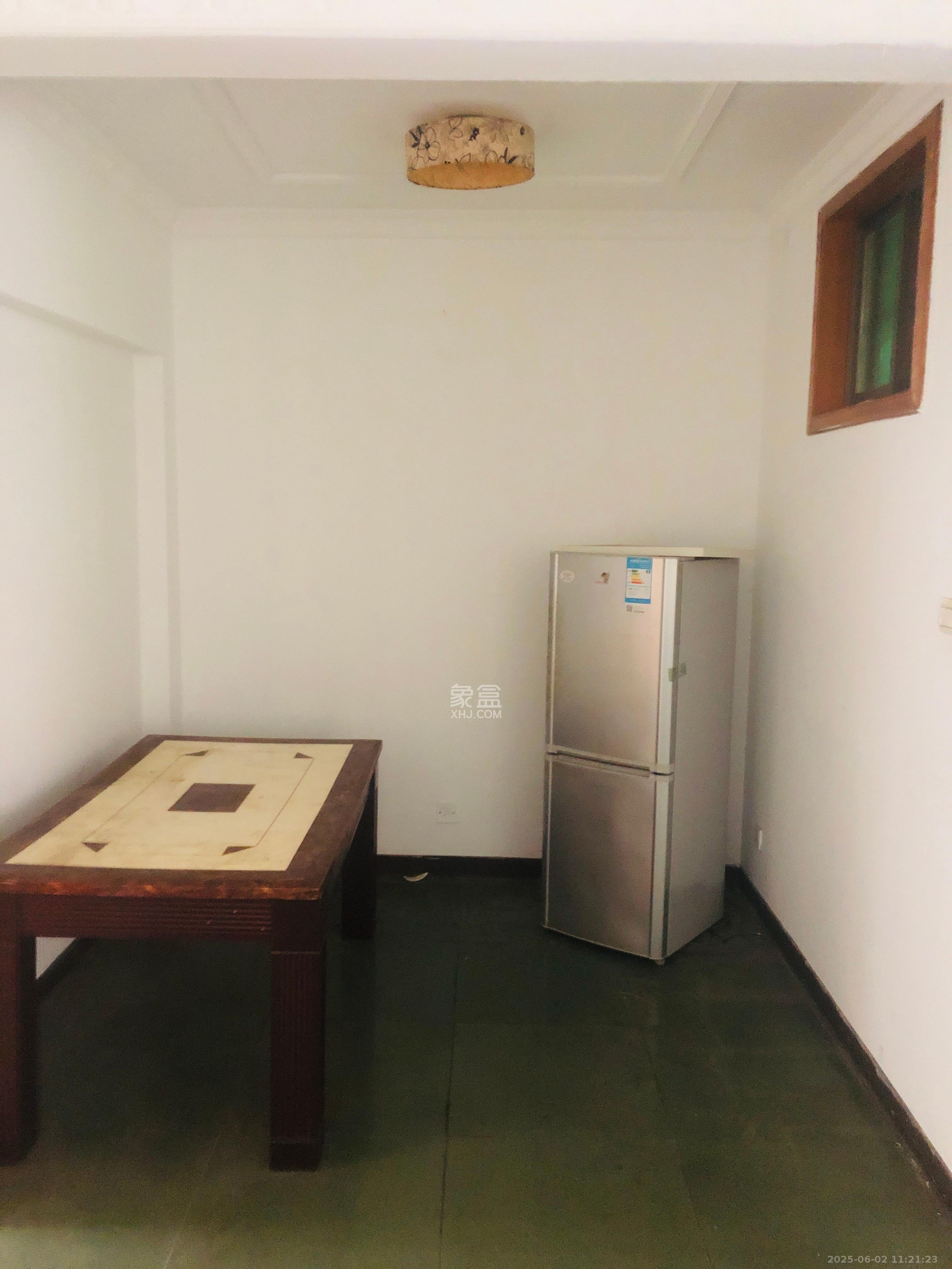 青园小区(青园社区安置房) 2室2厅1卫 1400.0元/月 青园小区(青园社区安置房) 2室2厅1卫 1400.0元/月室内图