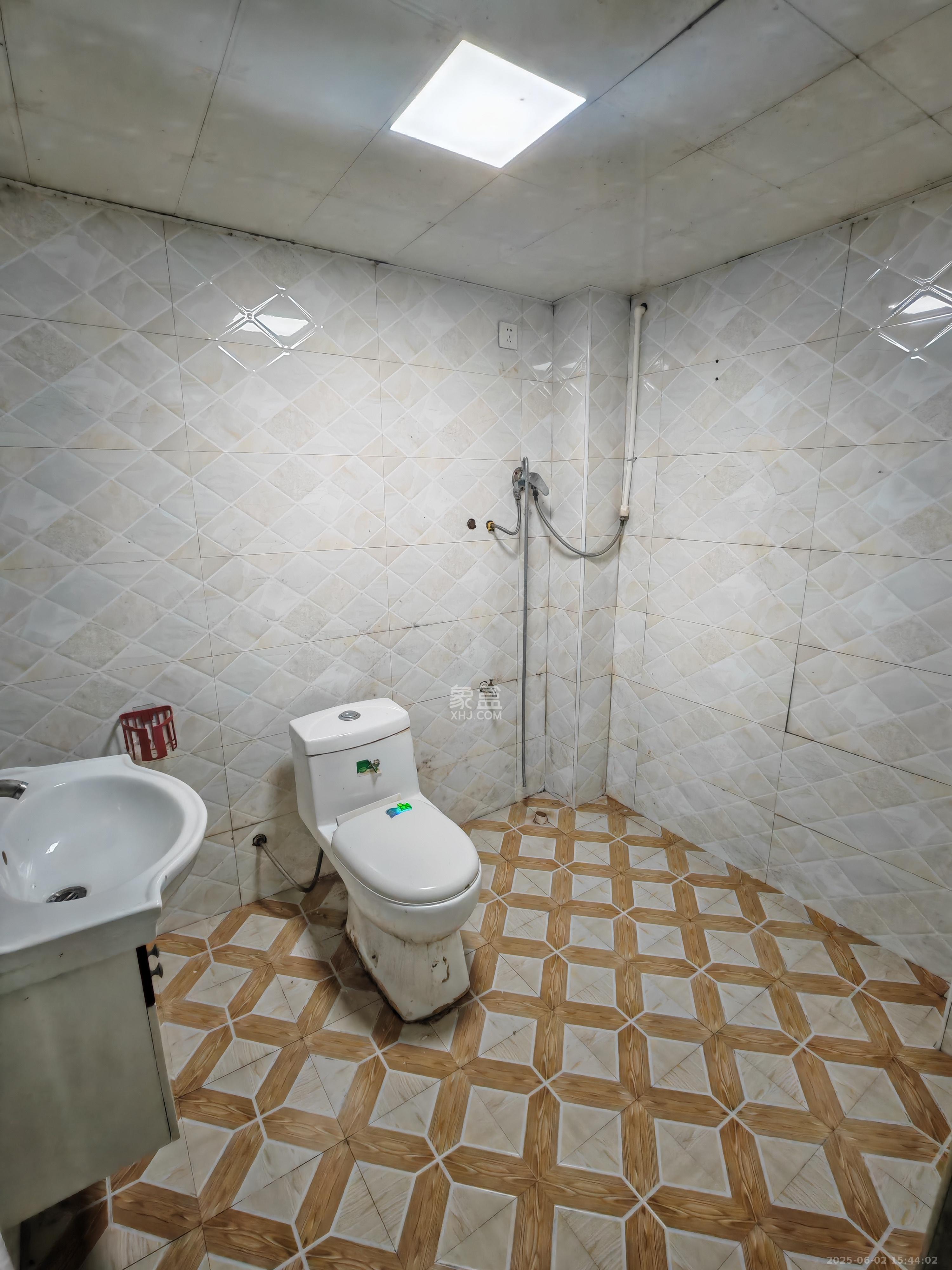 华银园 3室2厅2卫 1800.0元/月 华银园 3室2厅2卫 1800.0元/月室内图