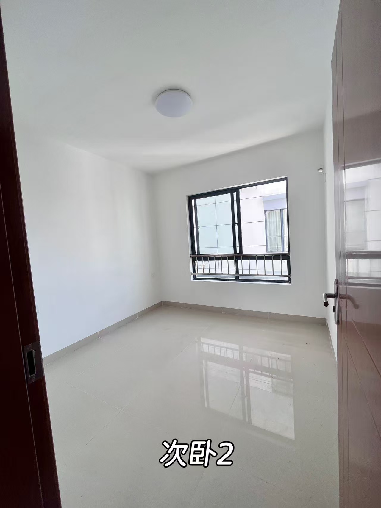 龙城新景  3室2厅2卫   2600.00元/月室内图