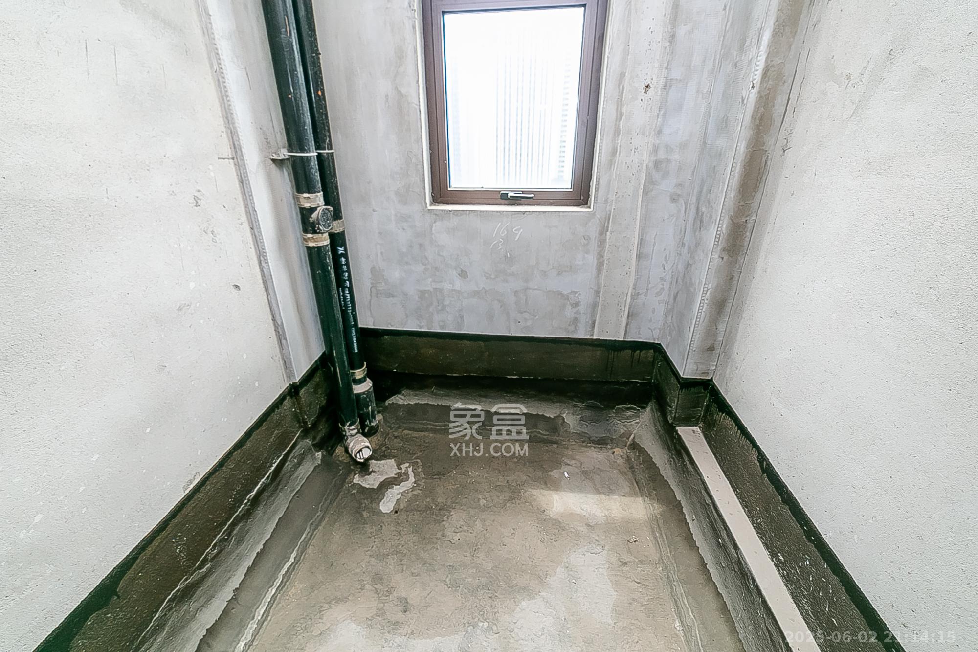 中建江山壹号  4室2厅3卫   420.00万卫生间