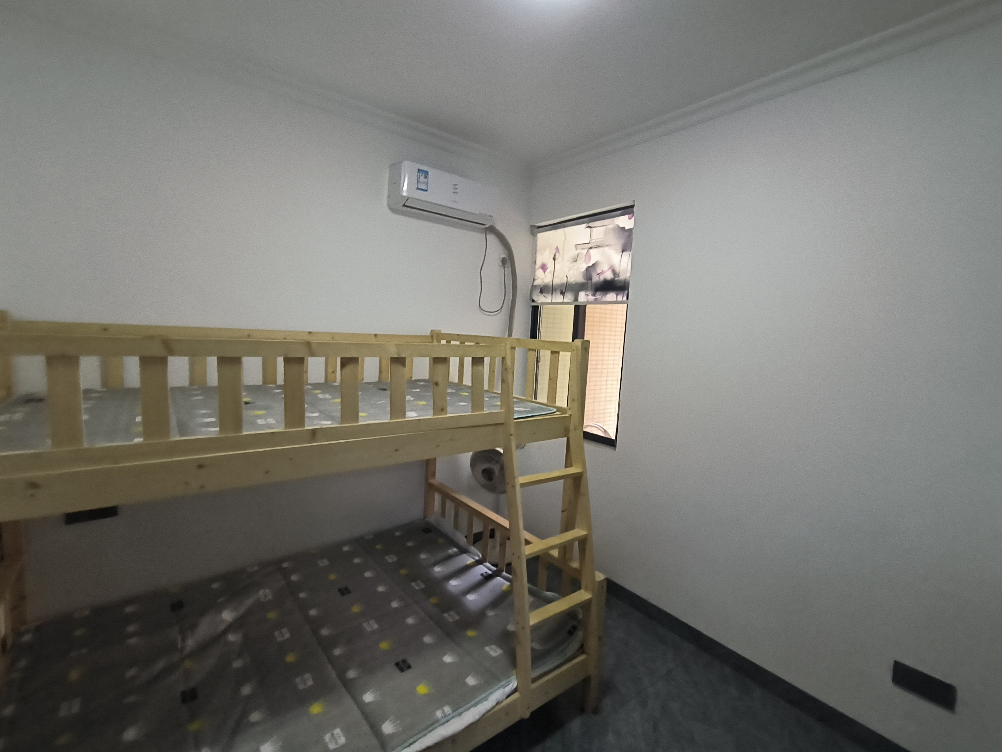 新桥花园  1室1厅1卫   2200.00元/月室内图