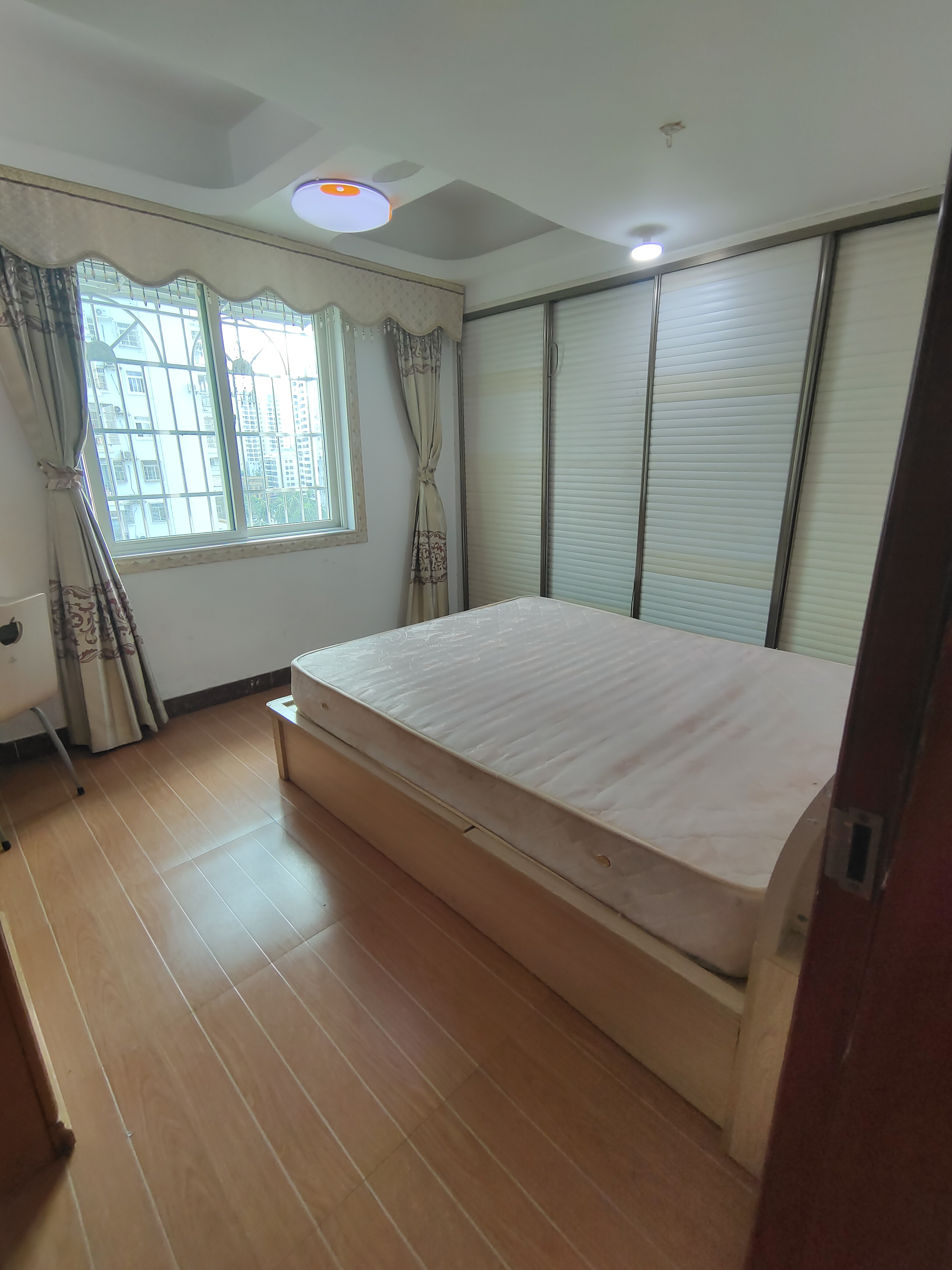 金银广场  3室2厅2卫   2600.00元/月室内图