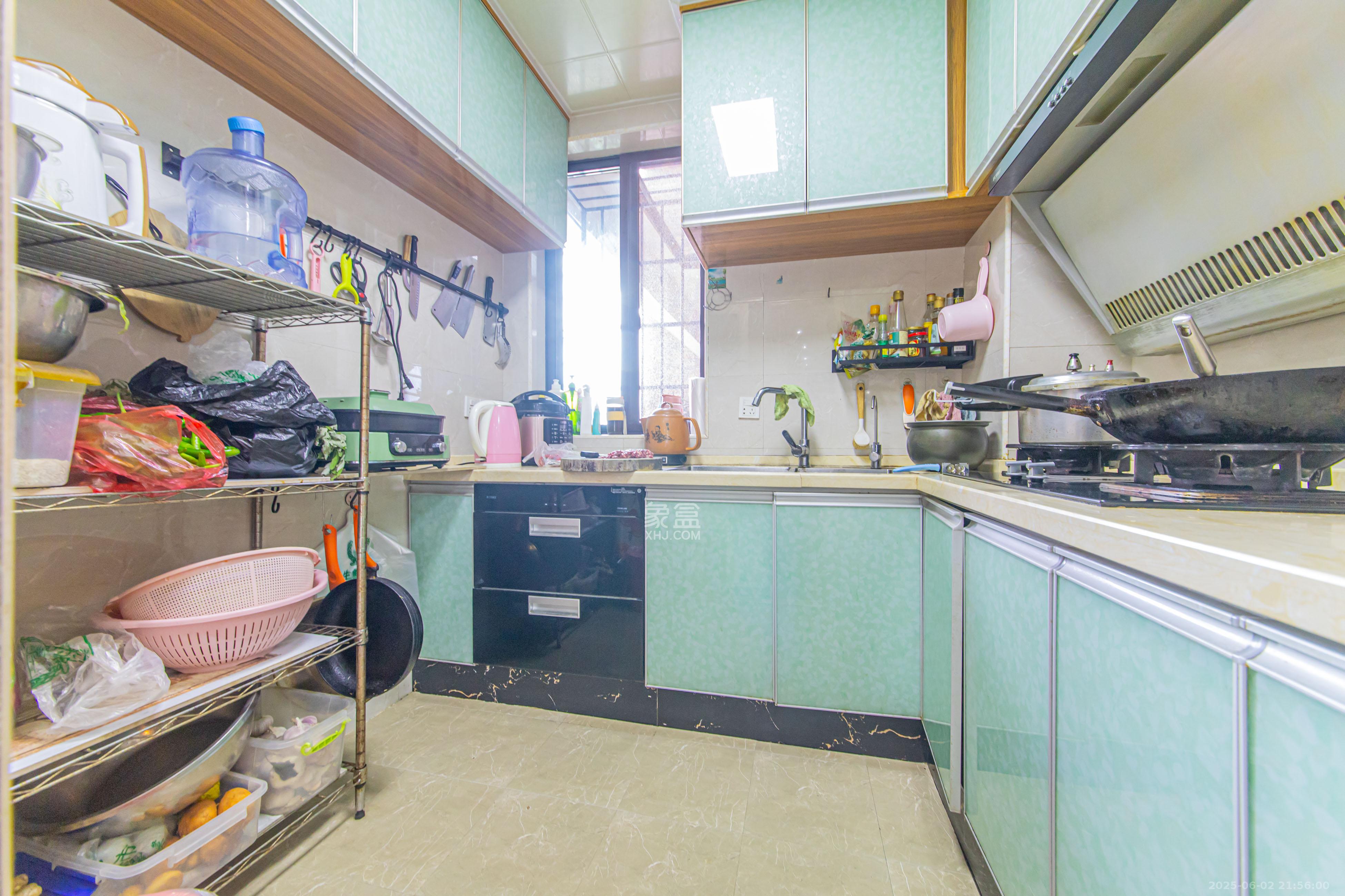 夏威夷碧水春城（碧桂园城市花园）  3室2厅2卫   128.00万厨房