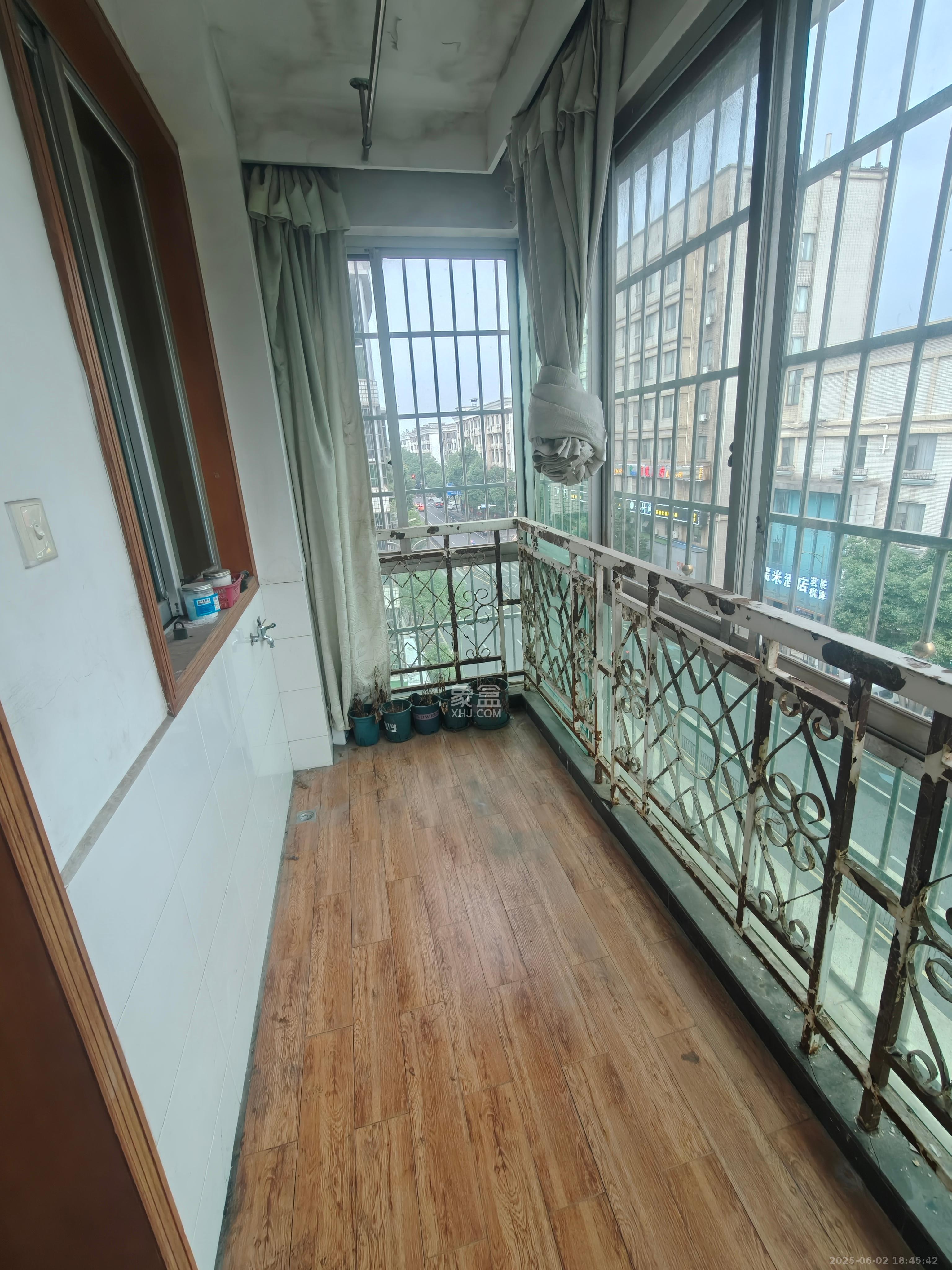 中南汽车世界 2室1厅1卫 1300.0元/月 中南汽车世界 2室1厅1卫 1300.0元/月室内图