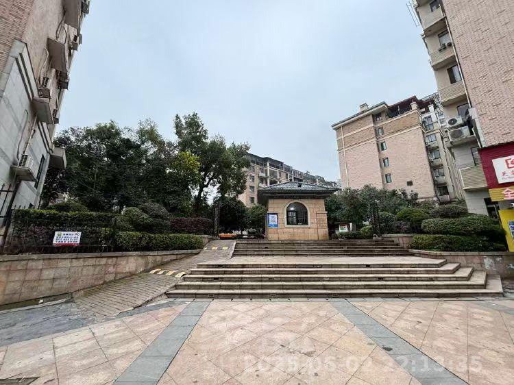 嘉盛华府  3室2厅2卫   1400.00元/月室内图