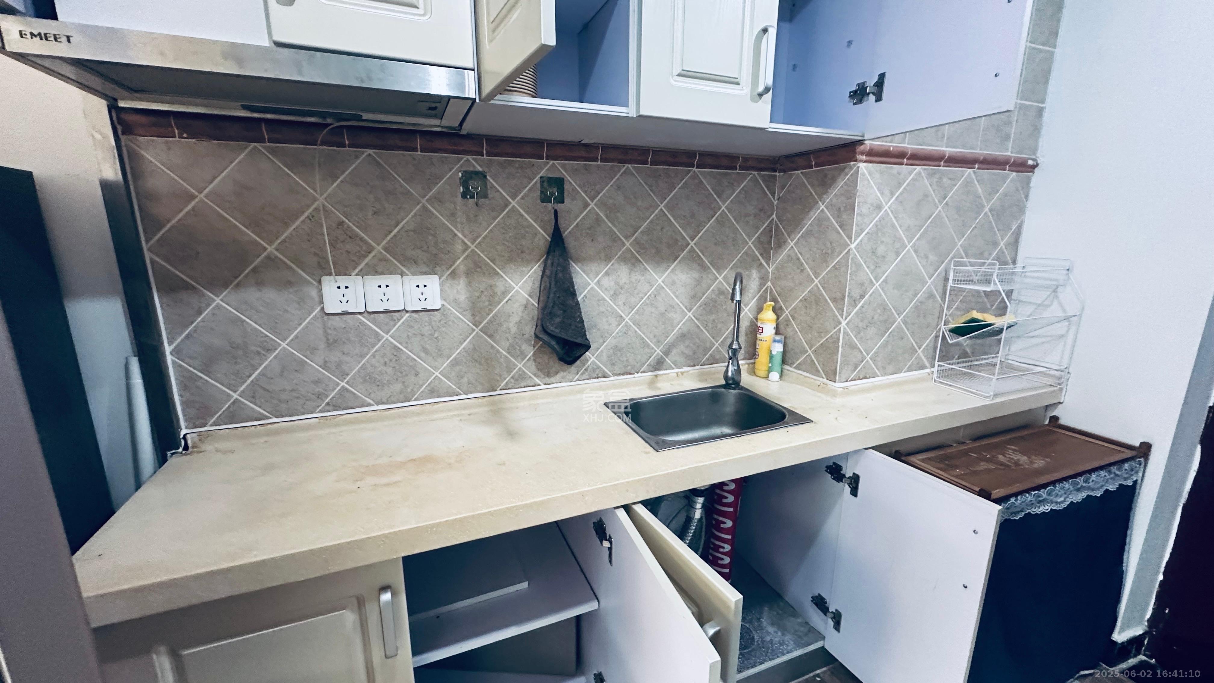 嘉斯茂购物广场(国中星城) 1室1厅1卫 1800.0元/月 嘉斯茂购物广场(国中星城) 1室1厅1卫 1800.0元/月室内图