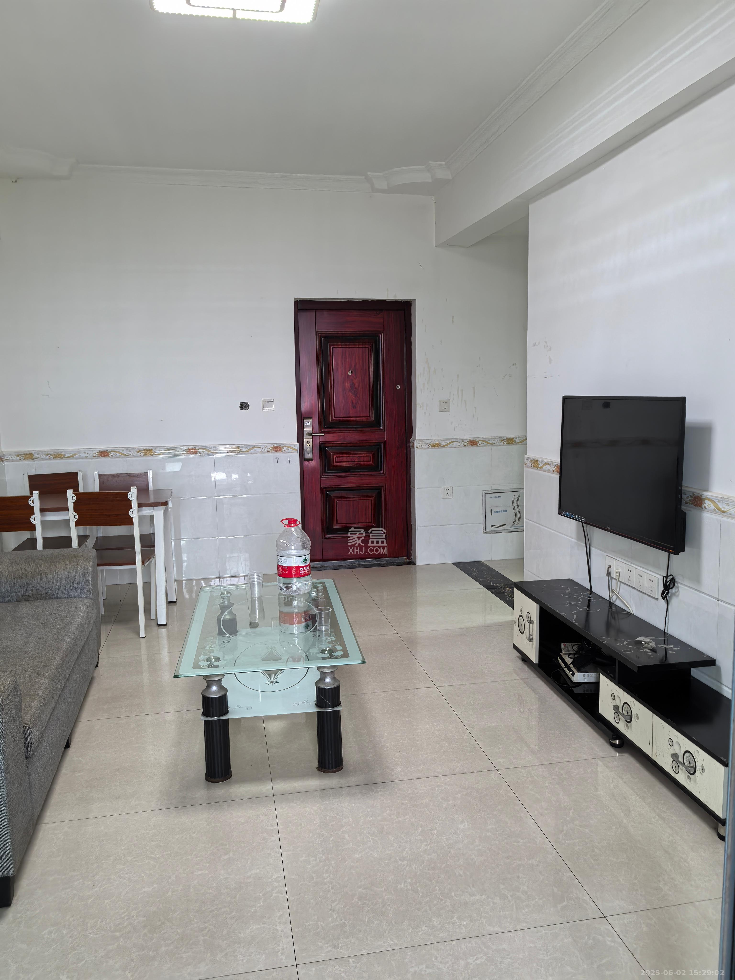 中欣楚天雅郡  2室1厅1卫    1500.0元/月 中欣楚天雅郡  2室1厅1卫    1500.0元/月室内图