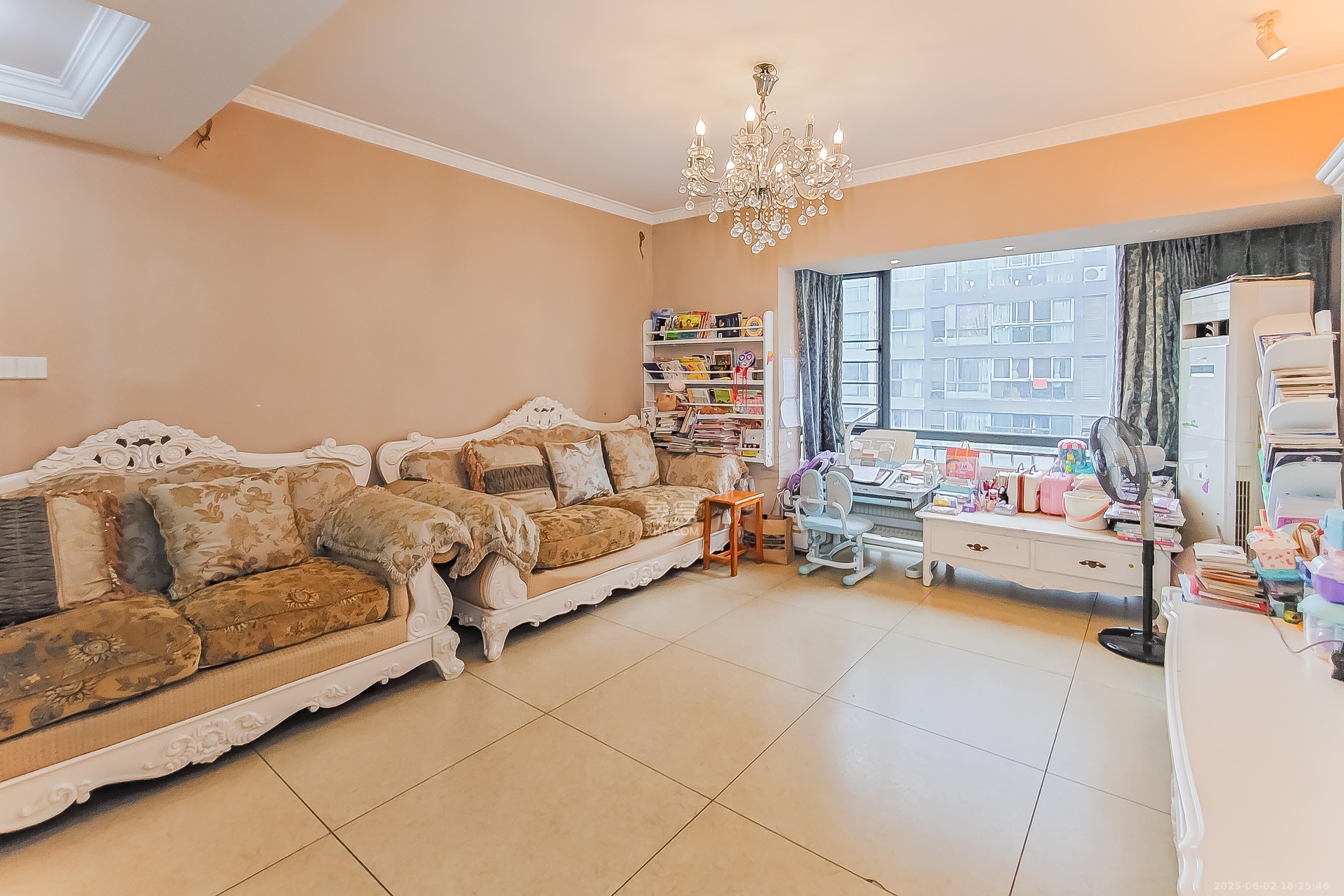 格蓝康都  3室2厅2卫    98.8万 格蓝康都  3室2厅2卫    98.8万客厅