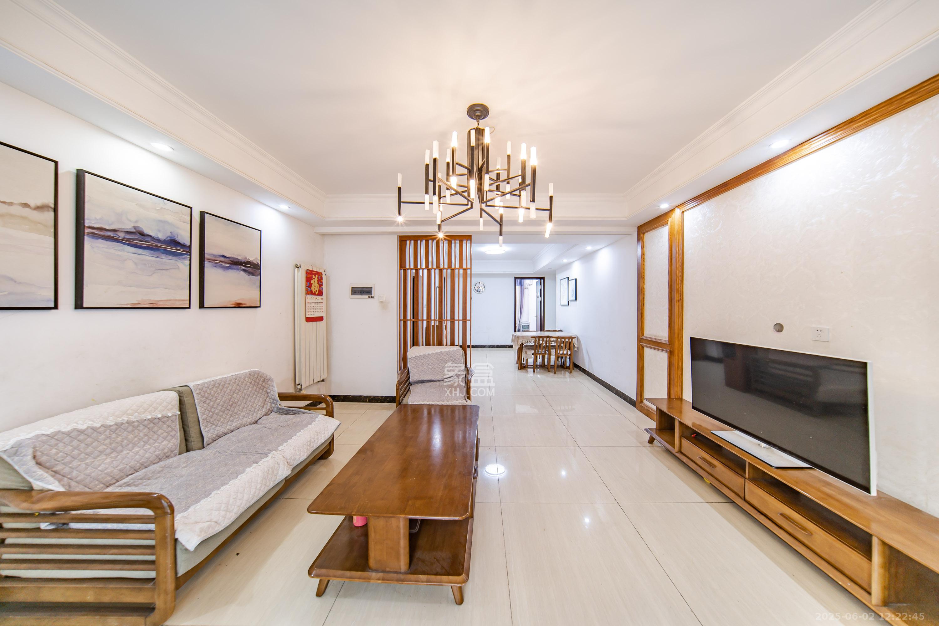 阳光100三期  3室2厅2卫    106.0万 阳光100三期  3室2厅2卫    106.0万客厅