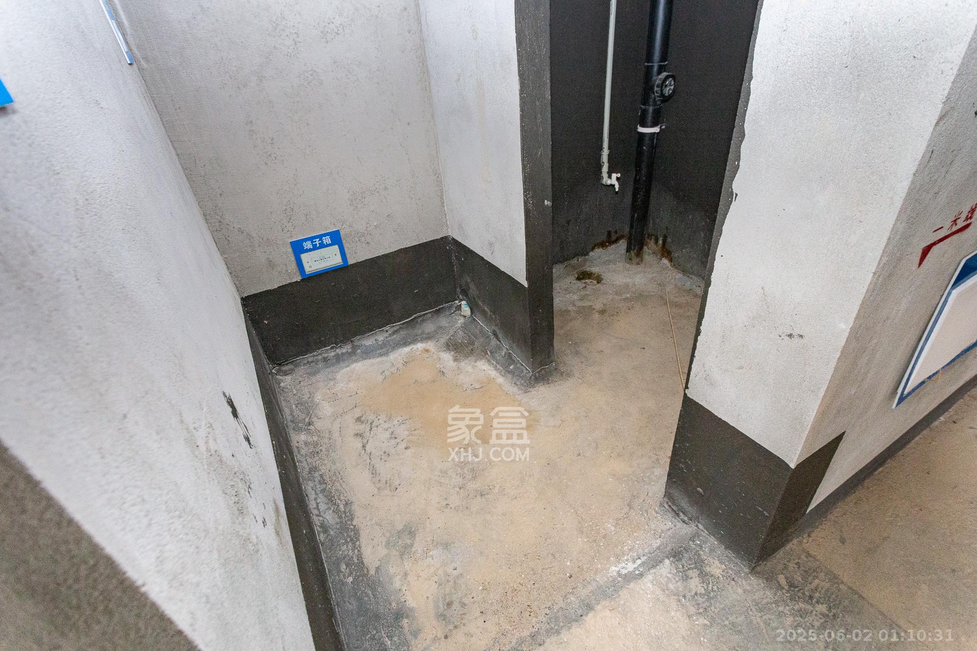 时代建发和著  5室2厅2卫   330.00万卫生间