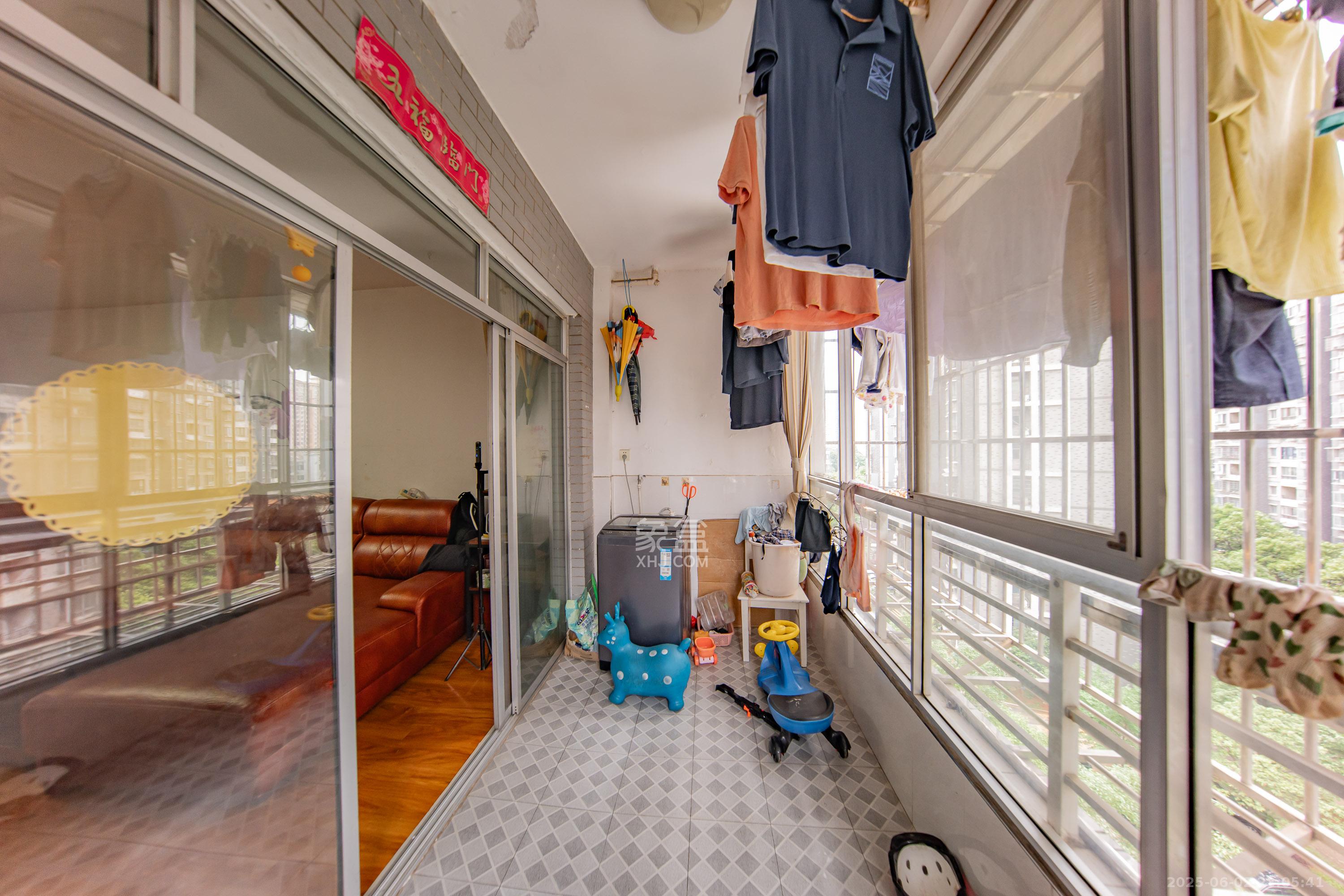 锑都家园  3室2厅2卫    52.0万 锑都家园  3室2厅2卫    52.0万阳台